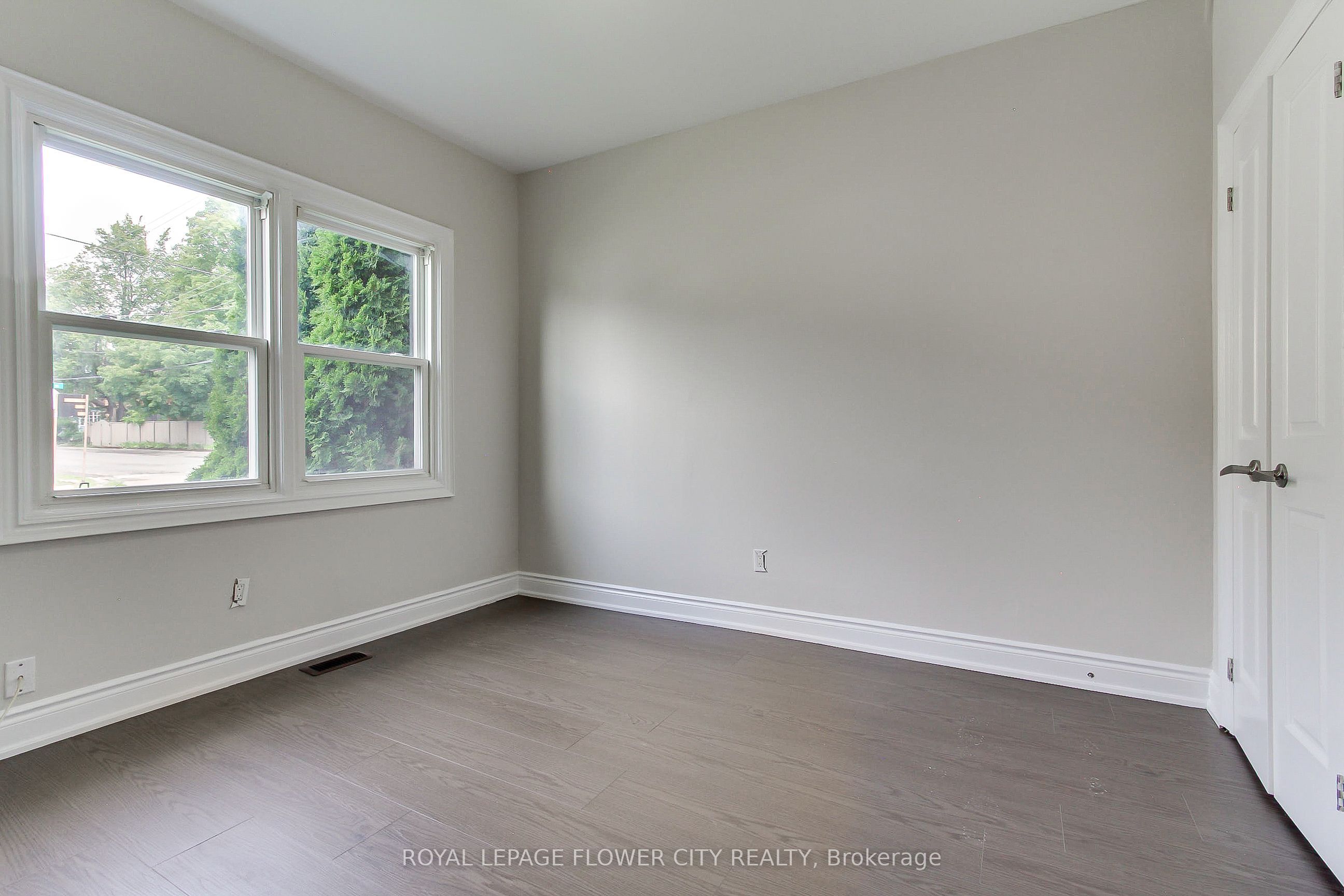 24 John Street Main Floor Property Photo 24