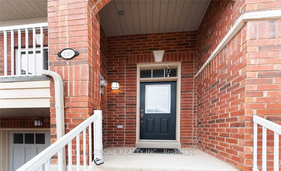 2307 Saddlecreek Crescent Property Photo 2
