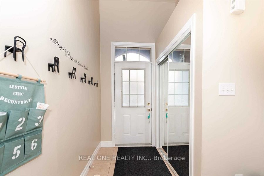 2307 Saddlecreek Crescent Property Photo 4