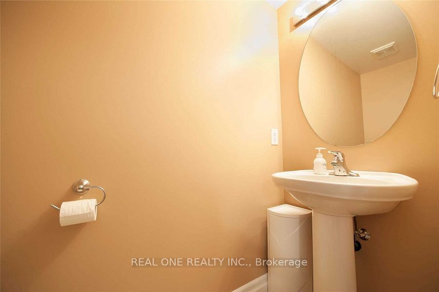 2307 Saddlecreek Crescent Property Photo 7
