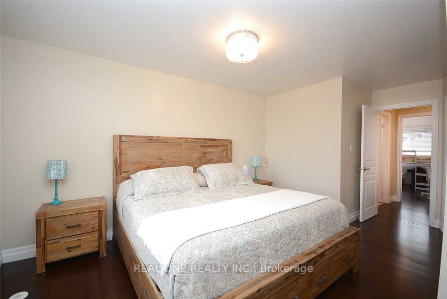 2307 Saddlecreek Crescent Property Photo 11