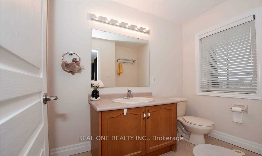 2307 Saddlecreek Crescent Property Photo 12
