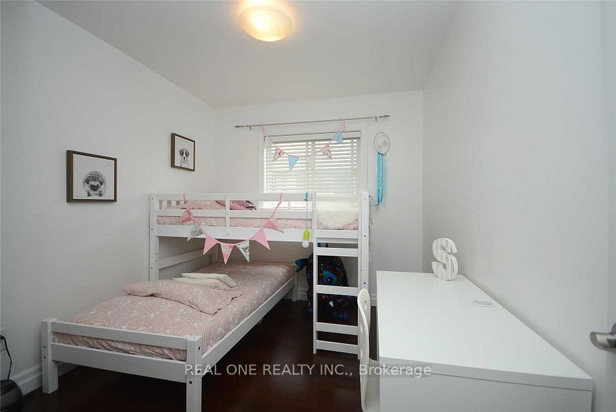 2307 Saddlecreek Crescent Property Photo 15