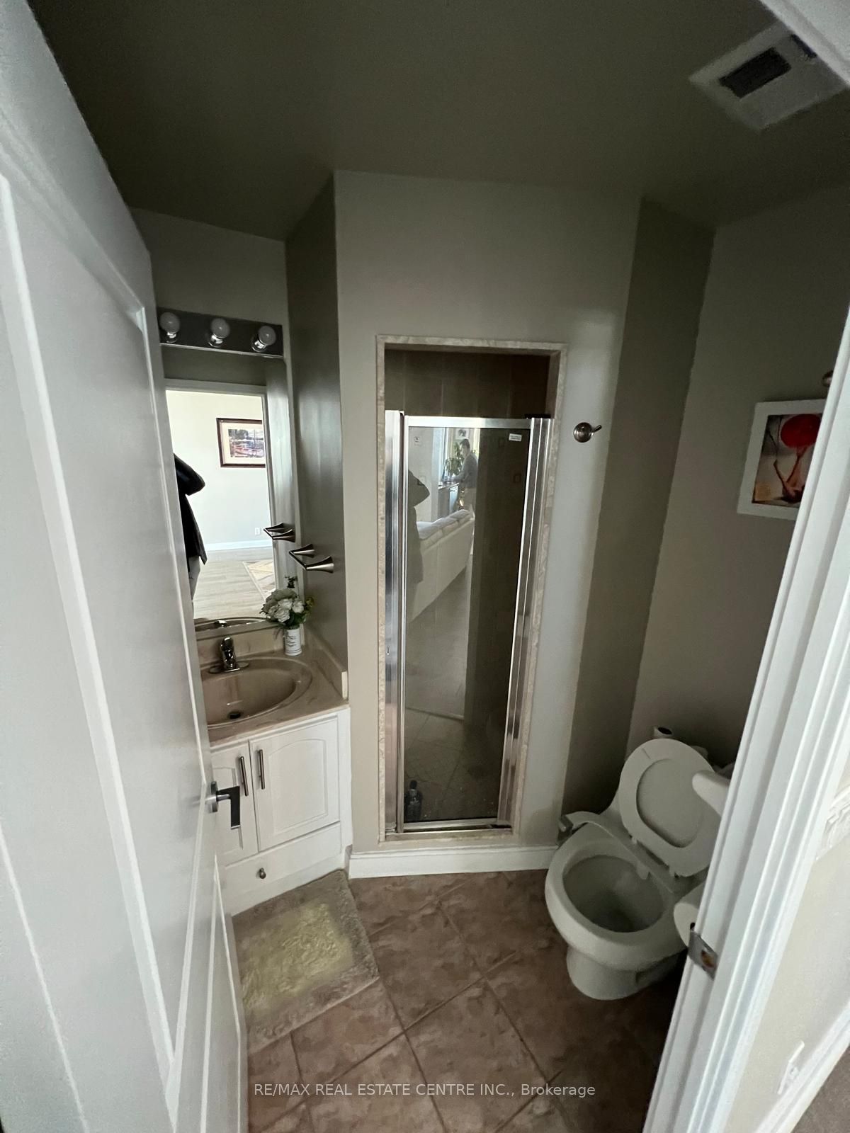 70 Absolute Avenue 2109 Property Photo 6
