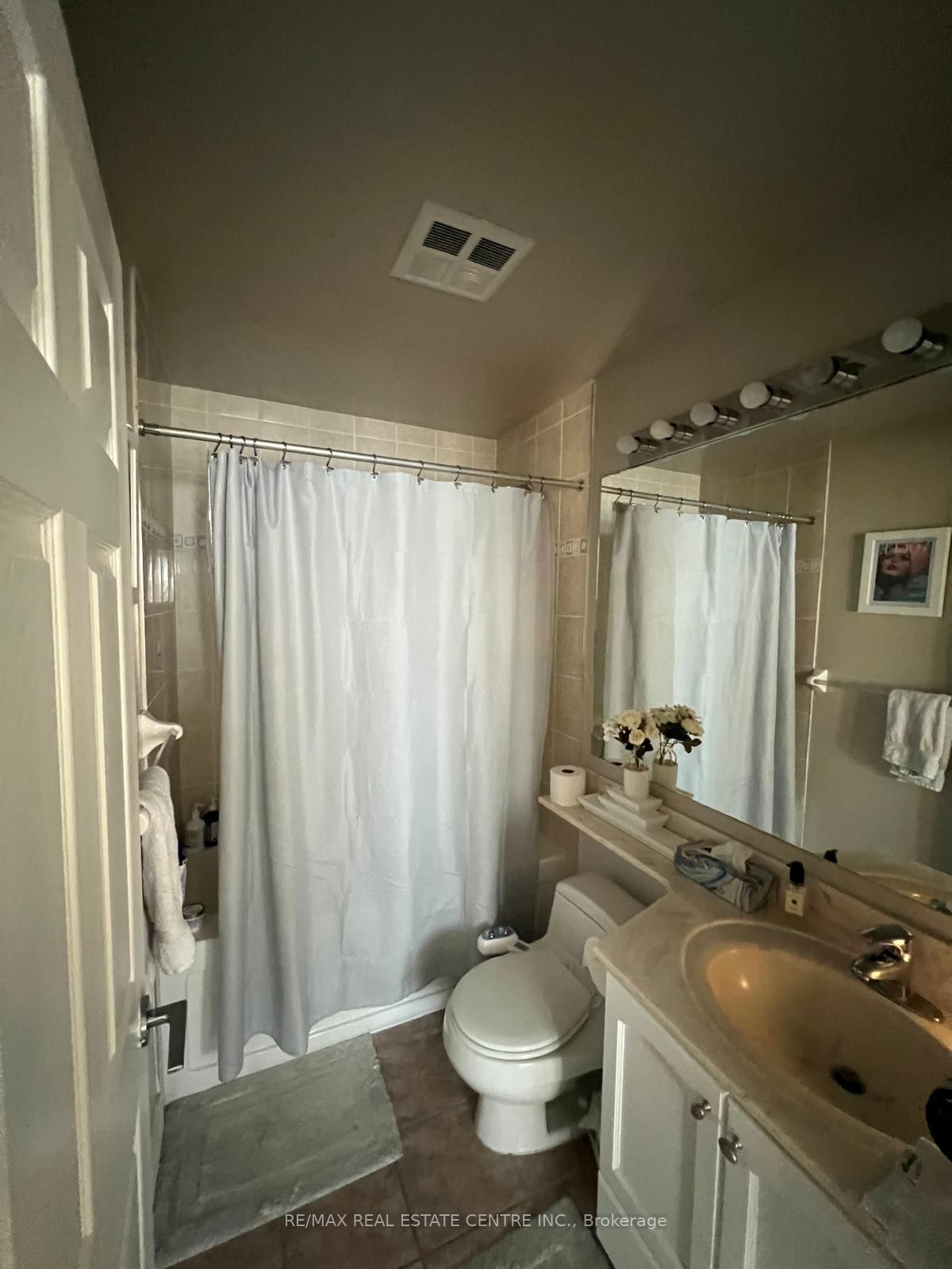 70 Absolute Avenue 2109 Property Photo 12