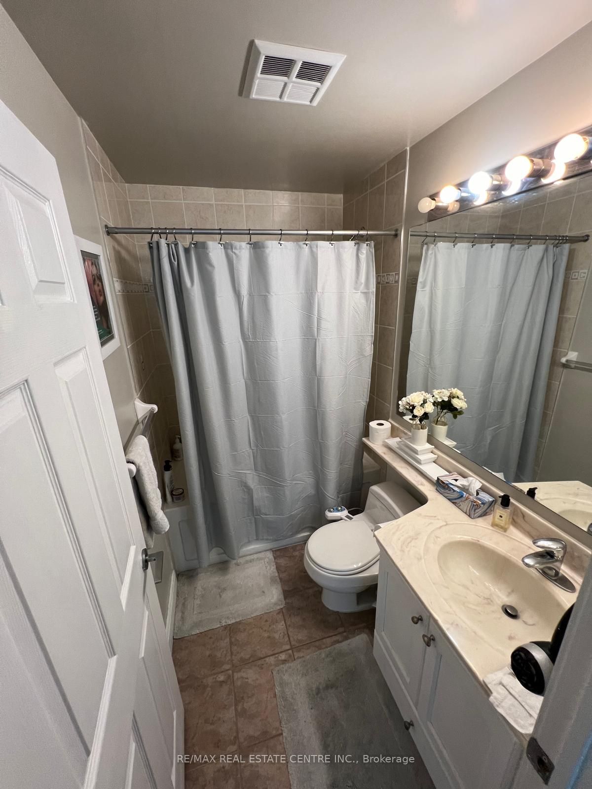 70 Absolute Avenue 2109 Property Photo 17
