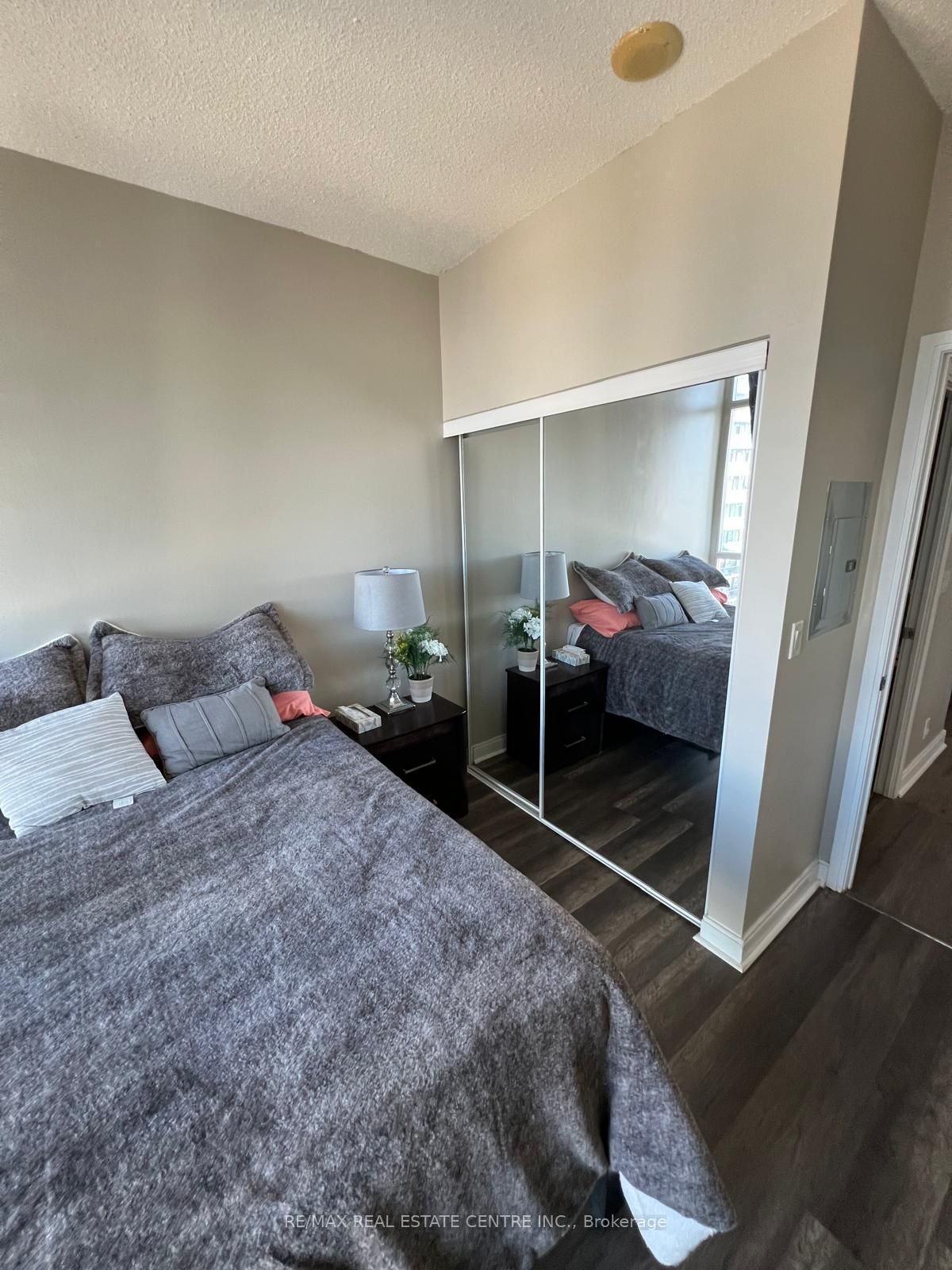 70 Absolute Avenue 2109 Property Photo 18