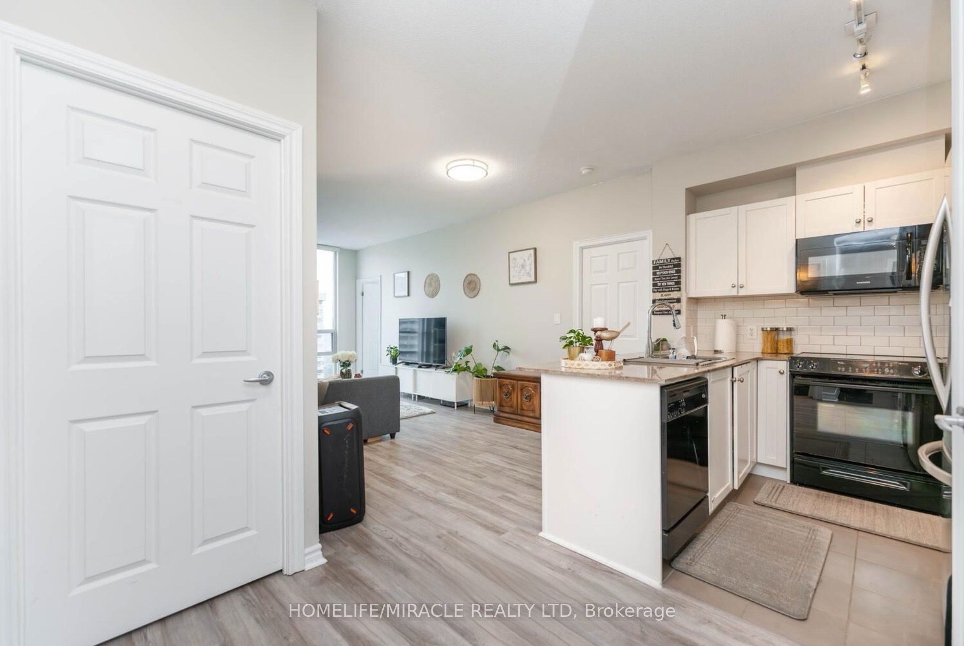3504 Hurontario Street 1702 Property Photo 7