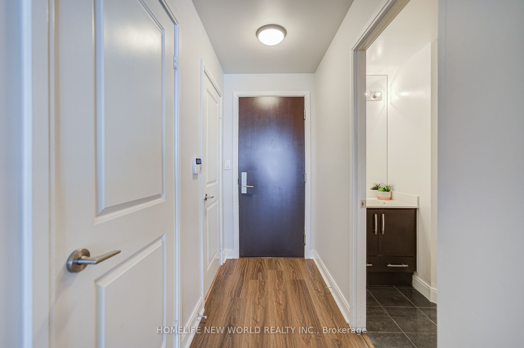 60 Absolute Avenue 4906 Property Photo 6