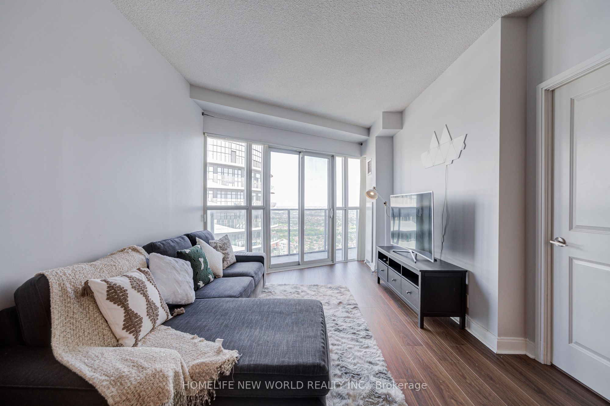 60 Absolute Avenue 4906 Property Photo 12