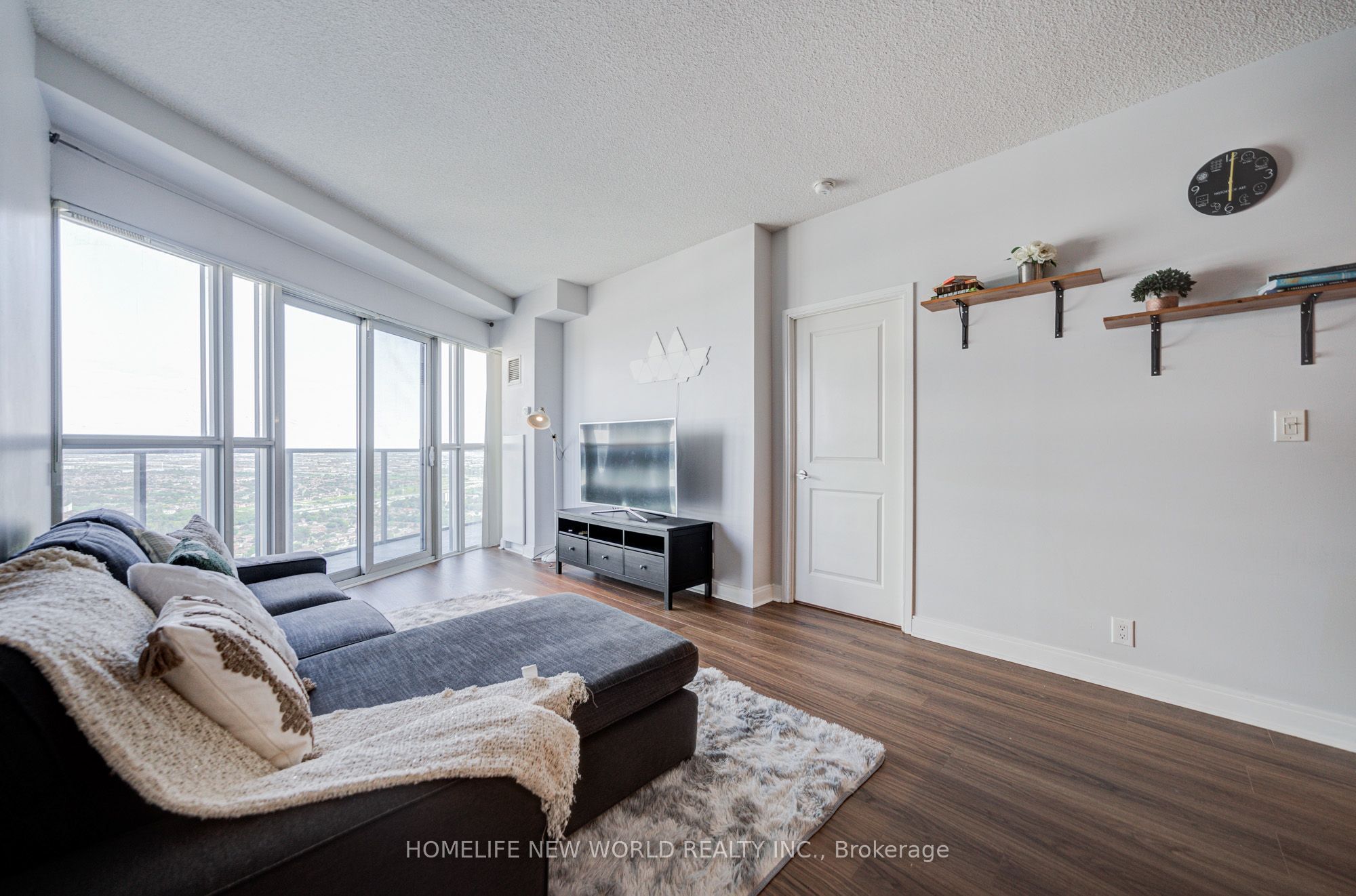 60 Absolute Avenue 4906 Property Photo 13