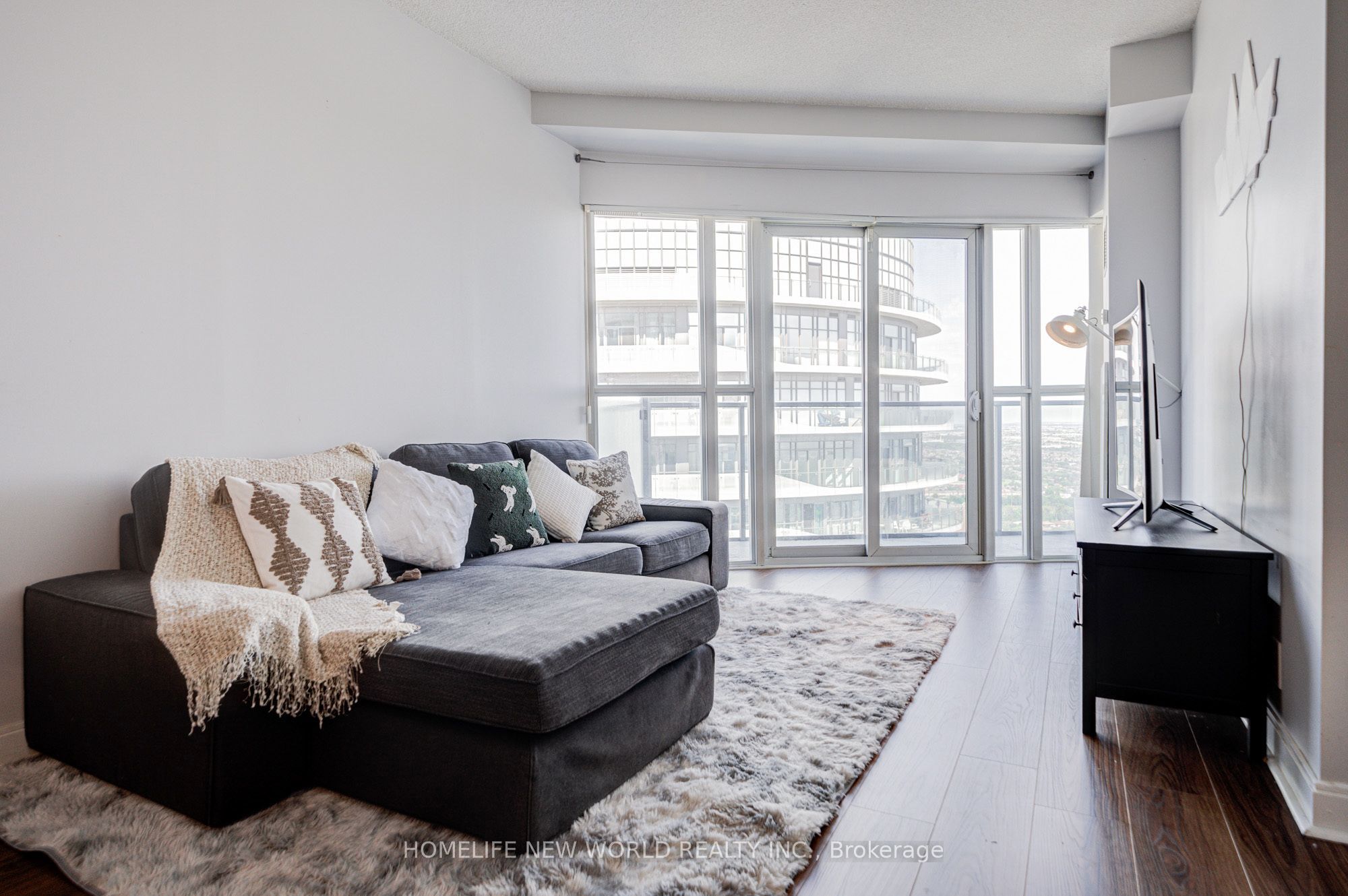 60 Absolute Avenue 4906 Property Photo 16