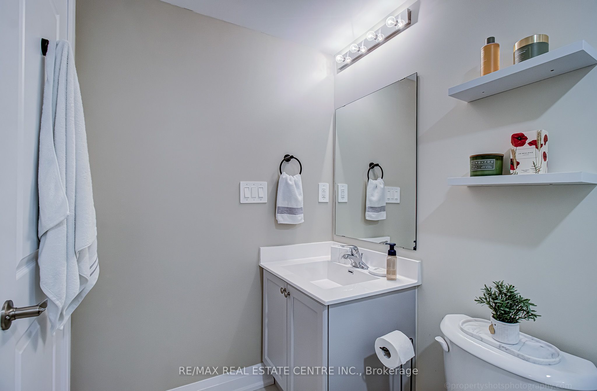 1569 Rose Way 116 Property Photo 18