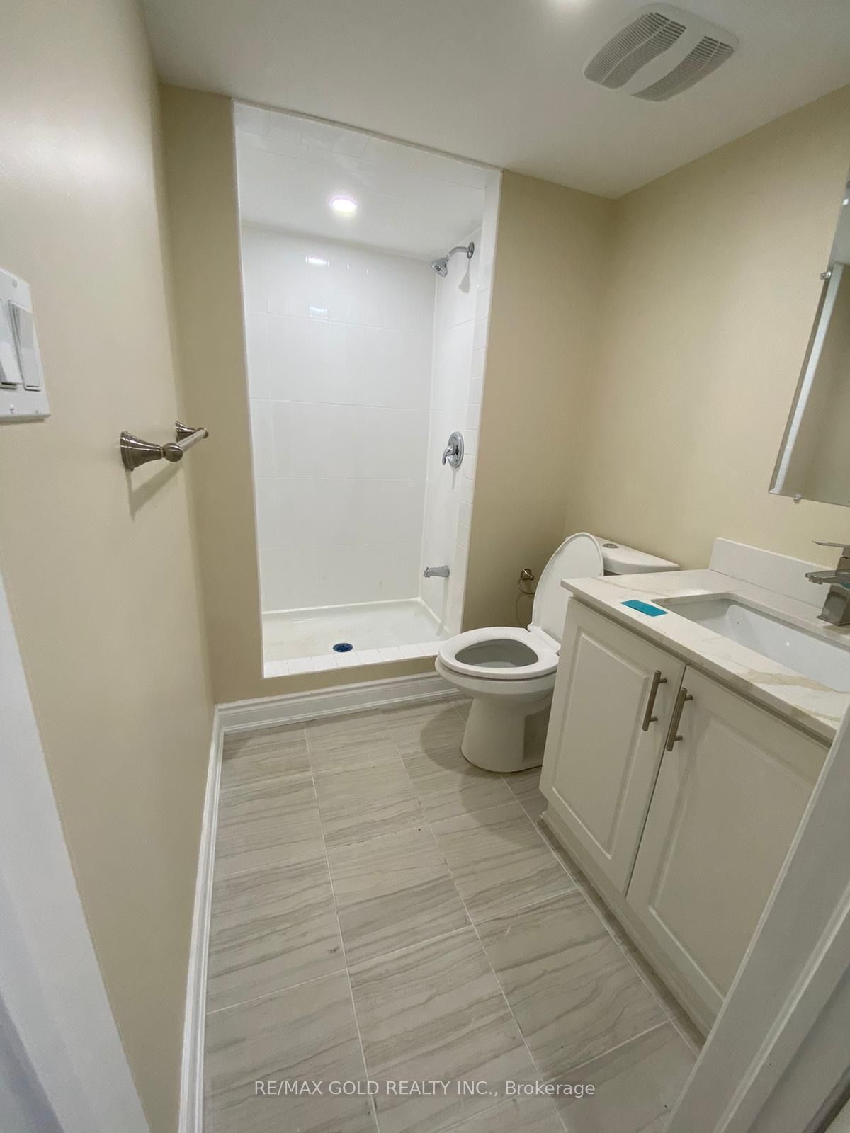 1664 Norris Circle Lower Property Photo 10