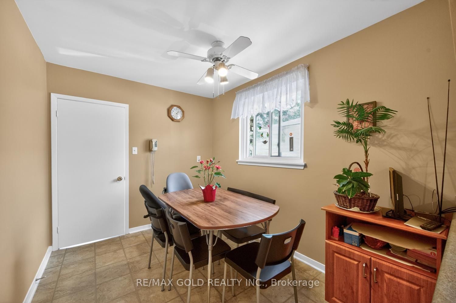7488 Discus Crescent Property Photo 16