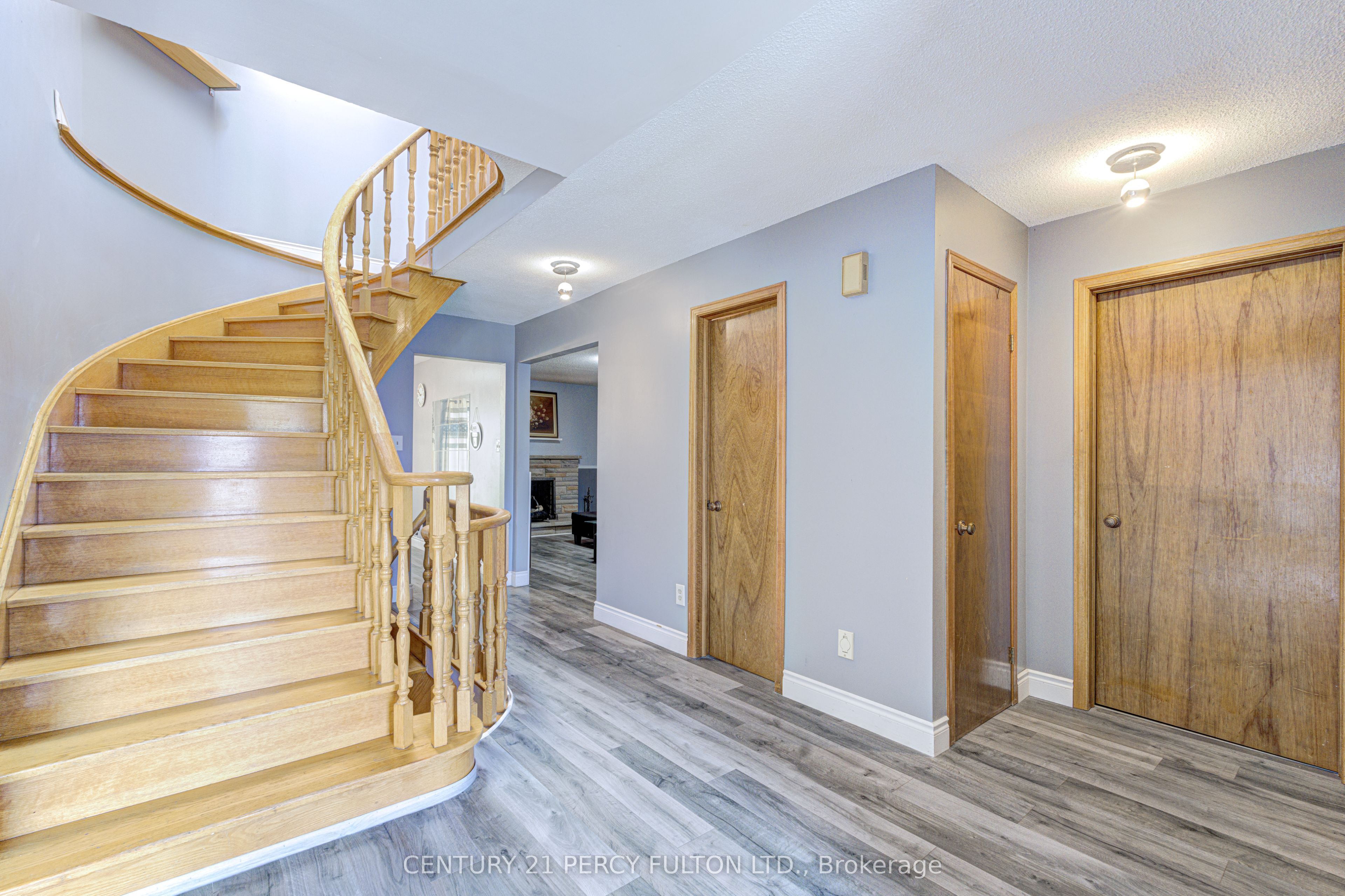 1042 Wetherby Lane Property Photo 2