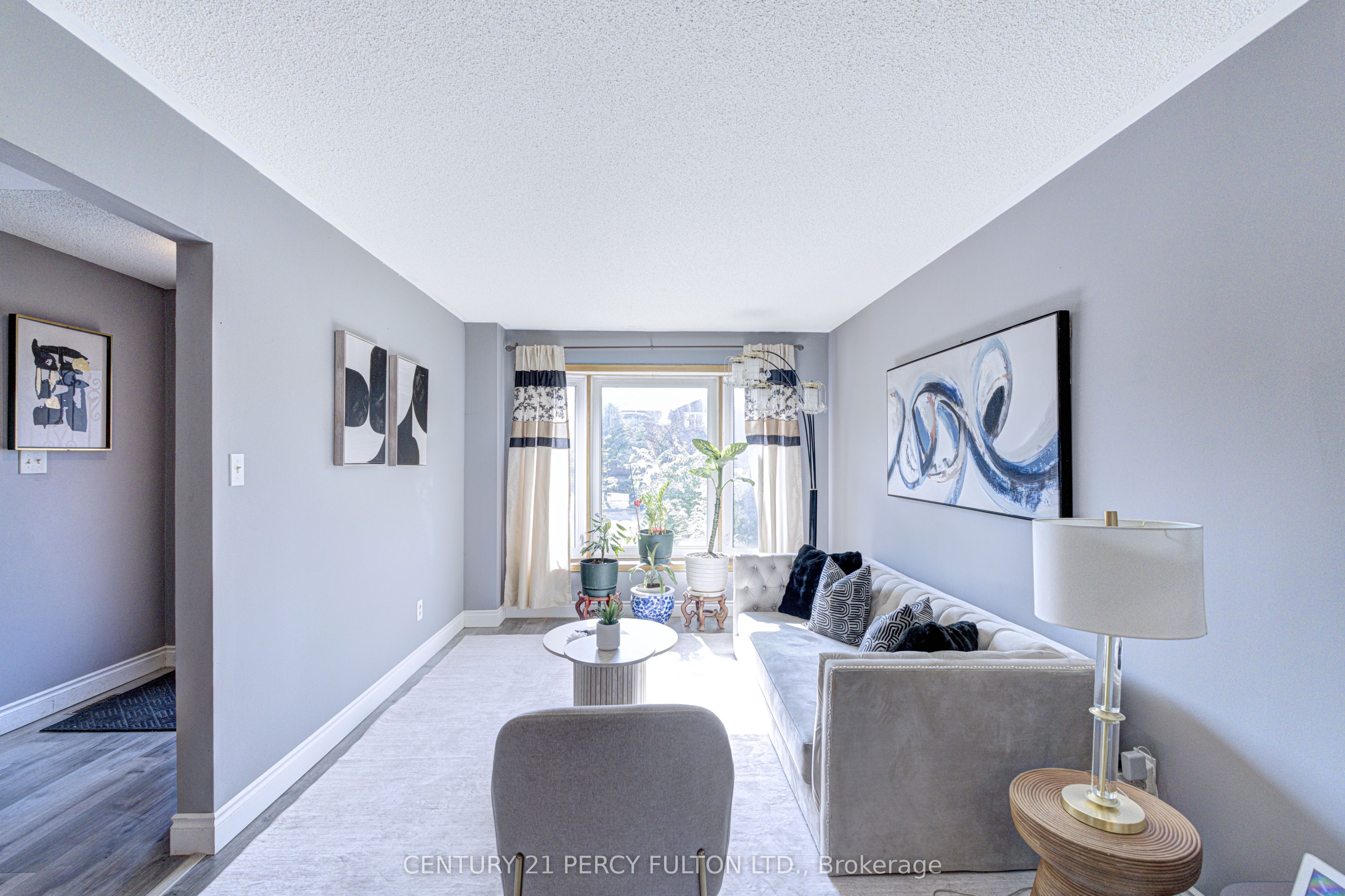 1042 Wetherby Lane Property Photo 4