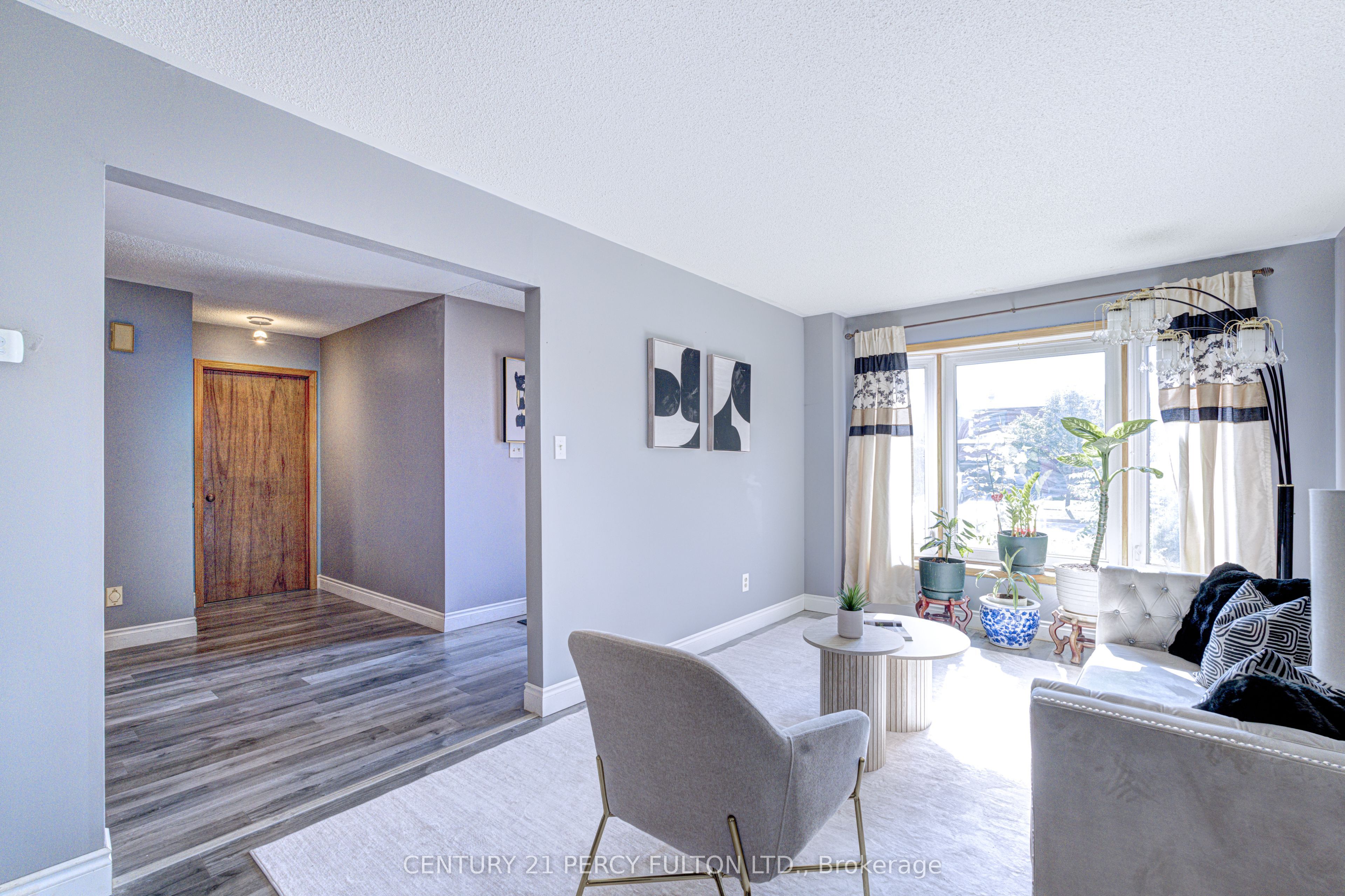 1042 Wetherby Lane Property Photo 7