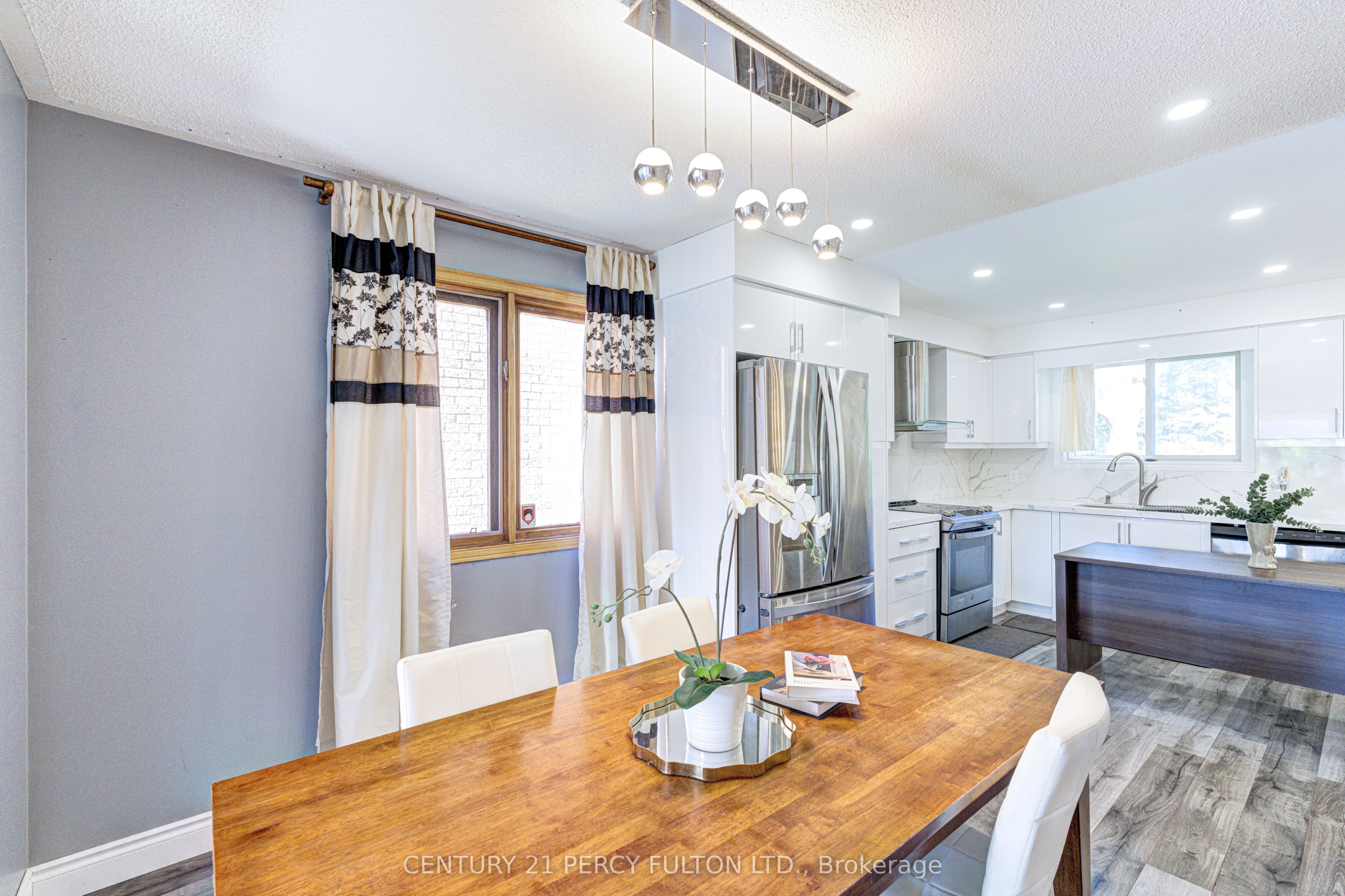 1042 Wetherby Lane Property Photo 10