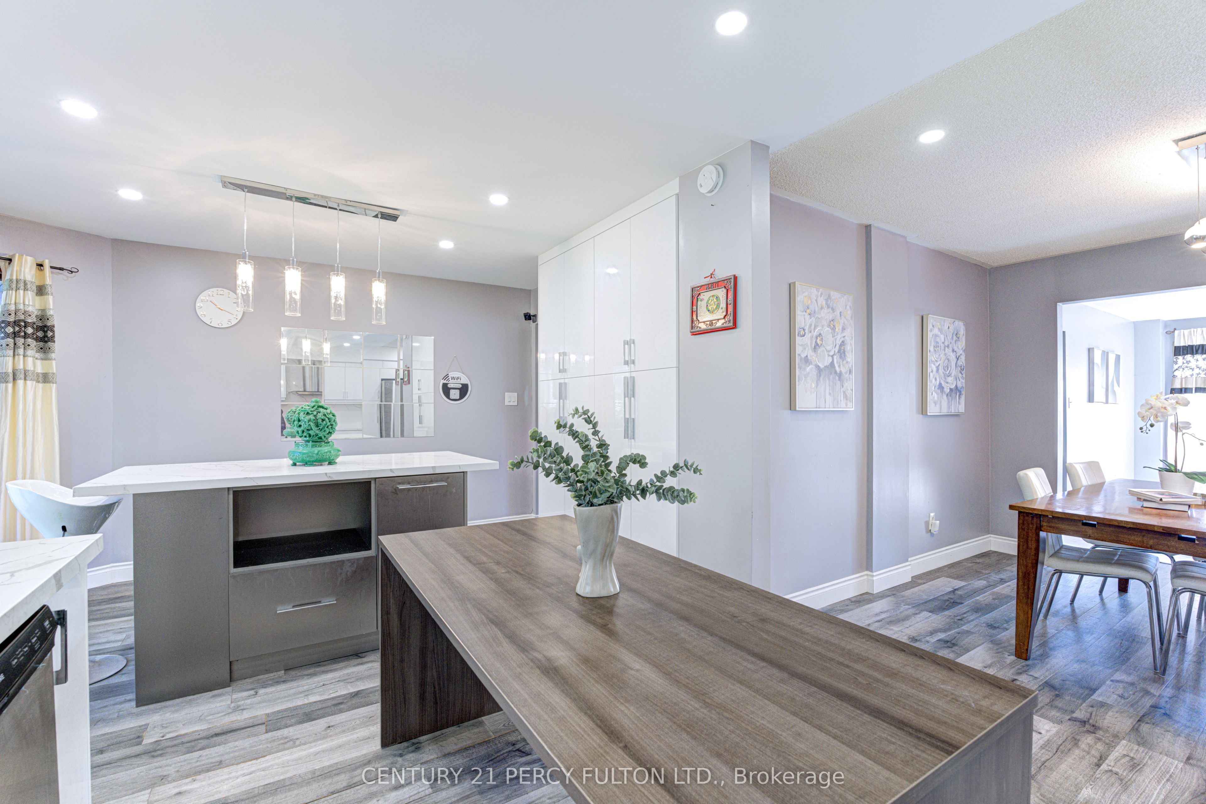 1042 Wetherby Lane Property Photo 15