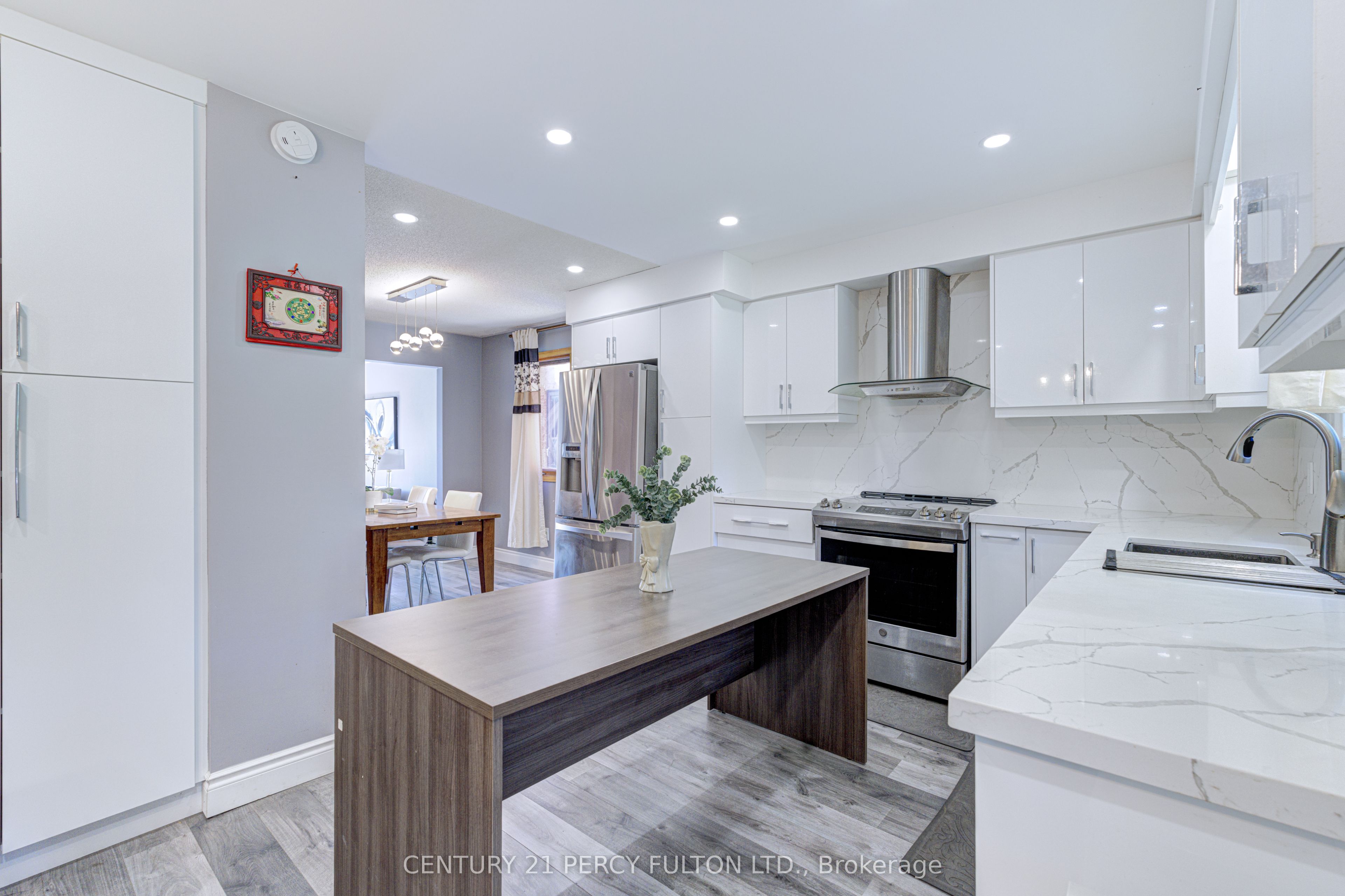 1042 Wetherby Lane Property Photo 16