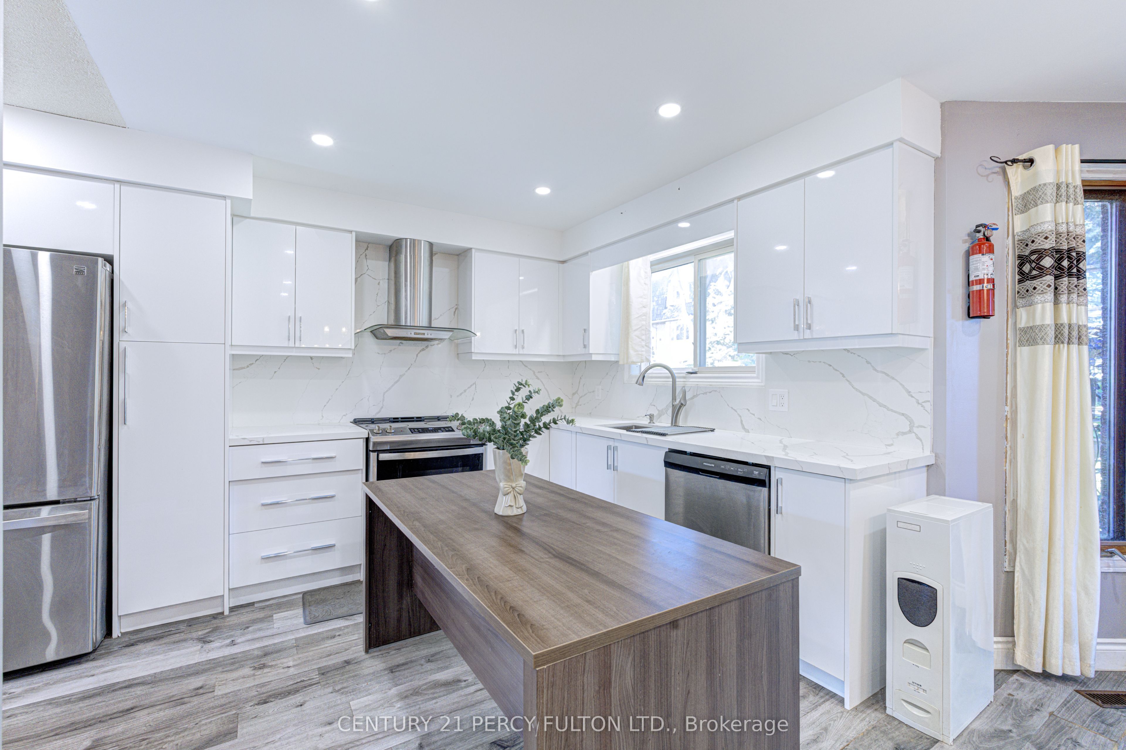 1042 Wetherby Lane Property Photo 17