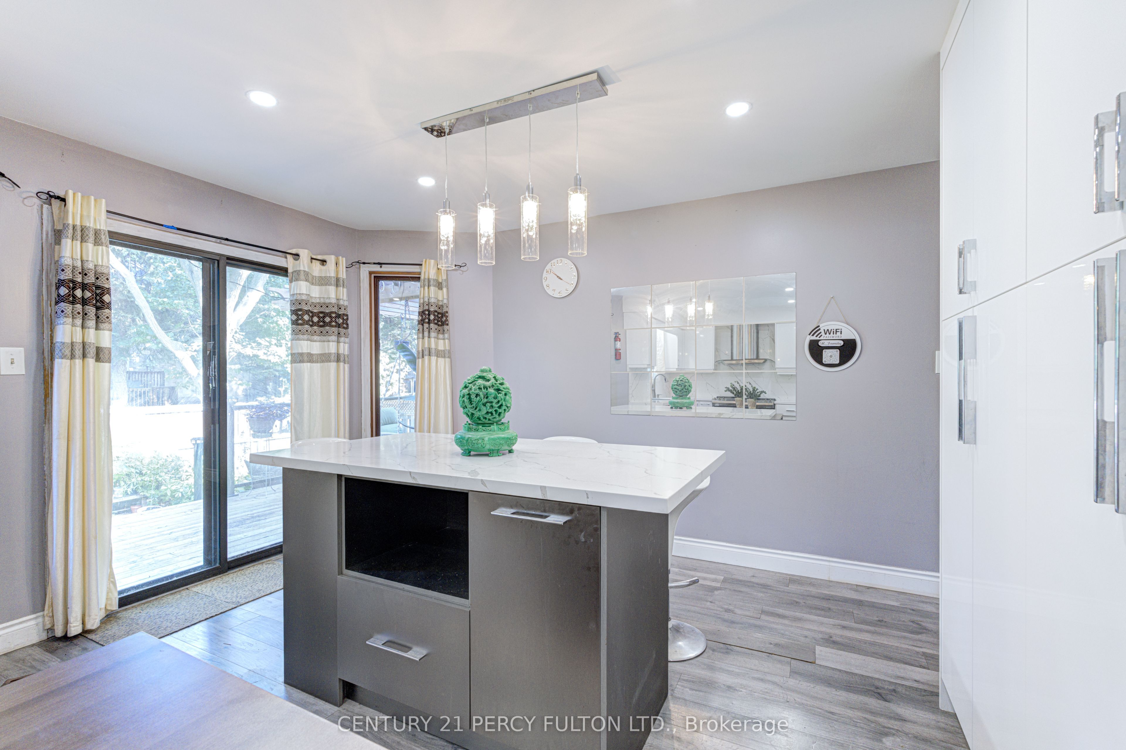 1042 Wetherby Lane Property Photo 18