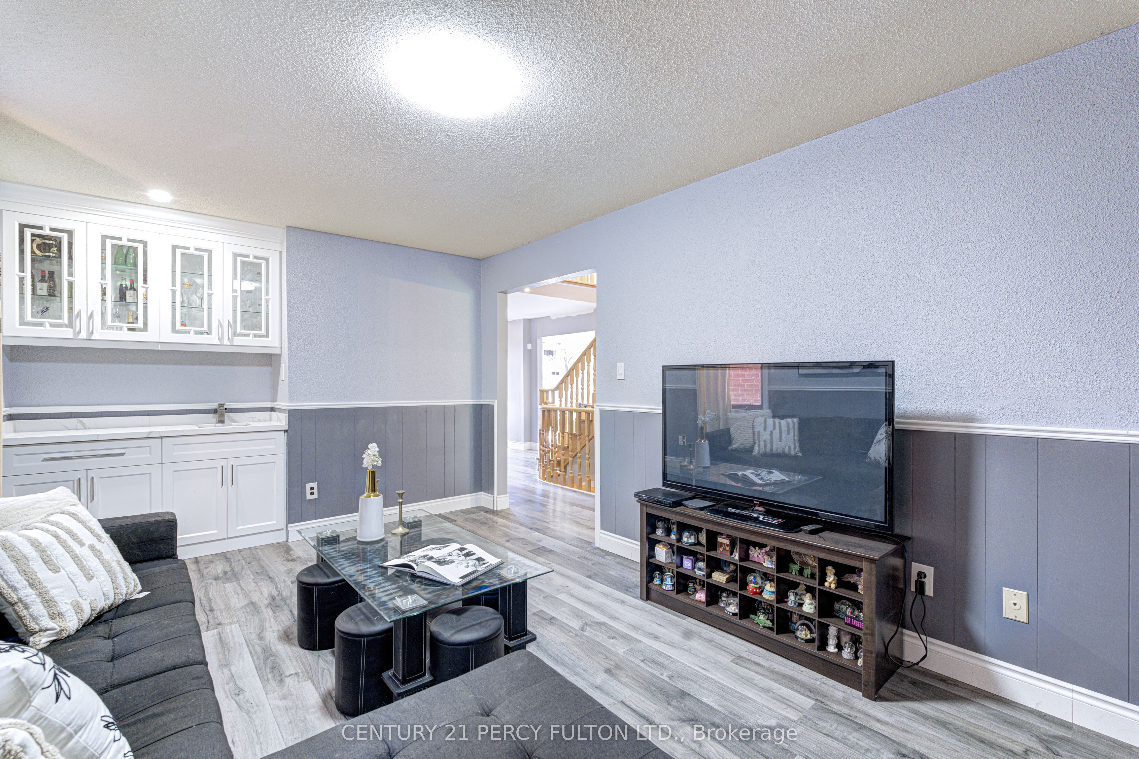 1042 Wetherby Lane Property Photo 21