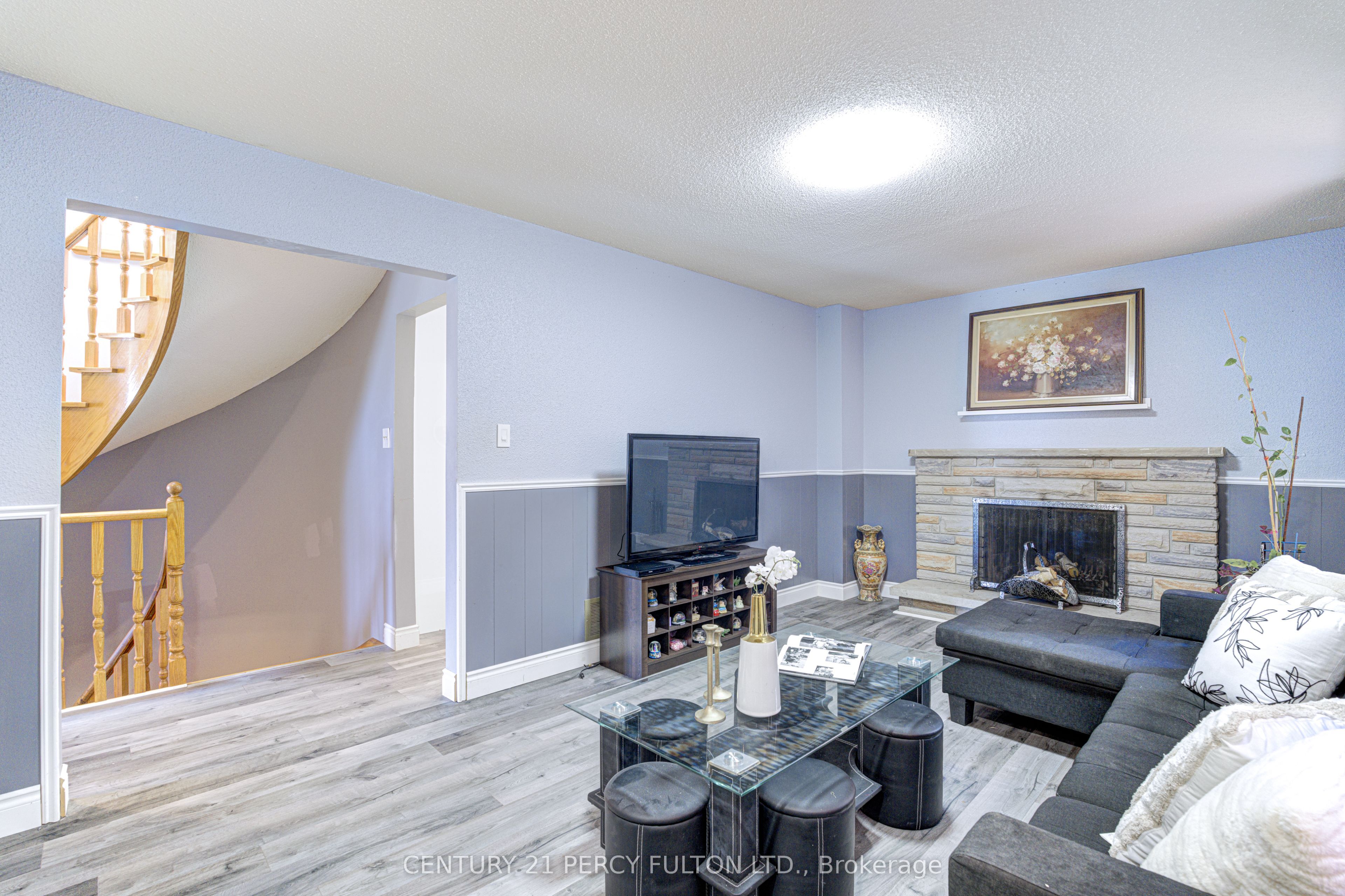 1042 Wetherby Lane Property Photo 22