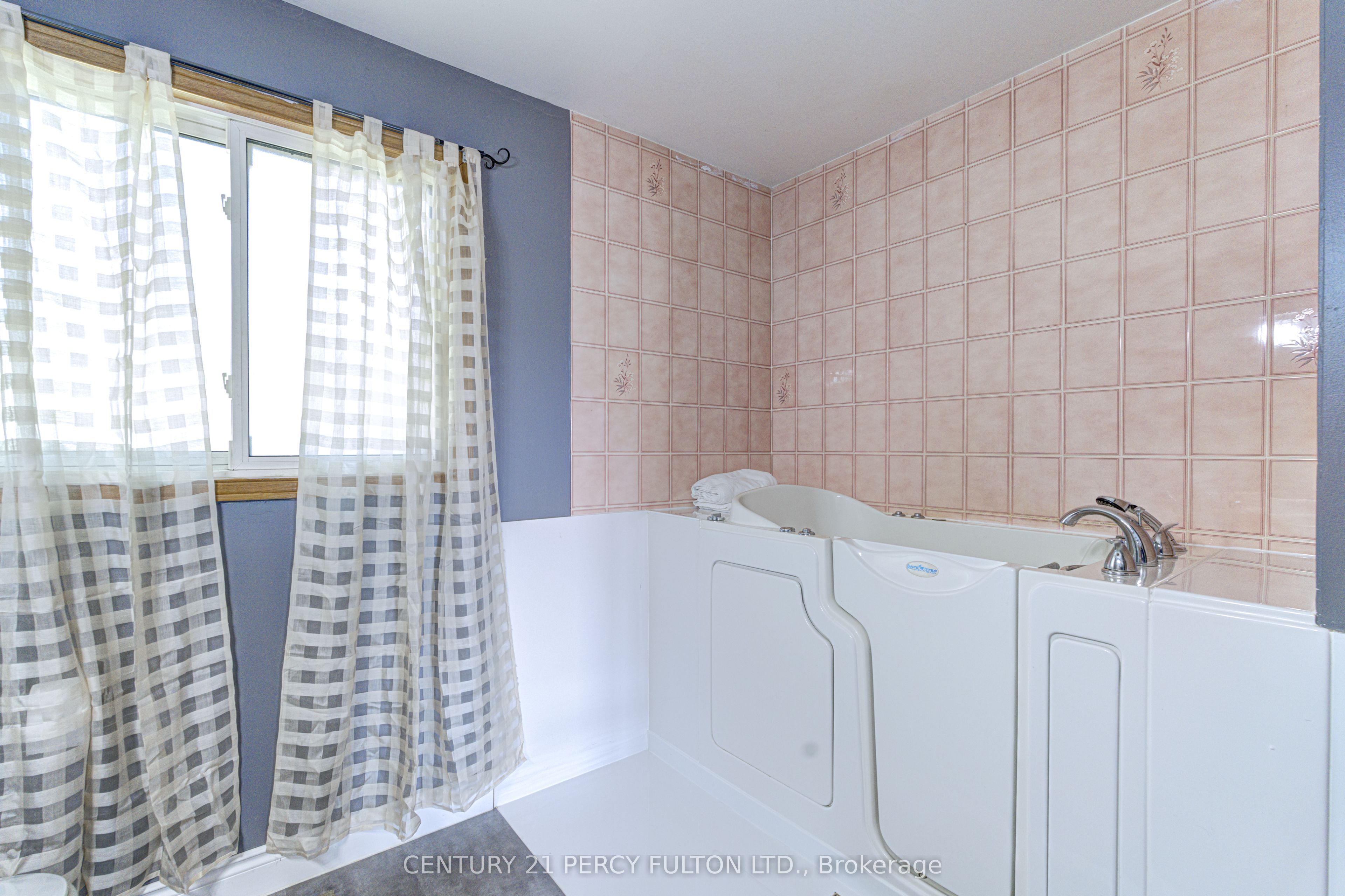 1042 Wetherby Lane Property Photo 27