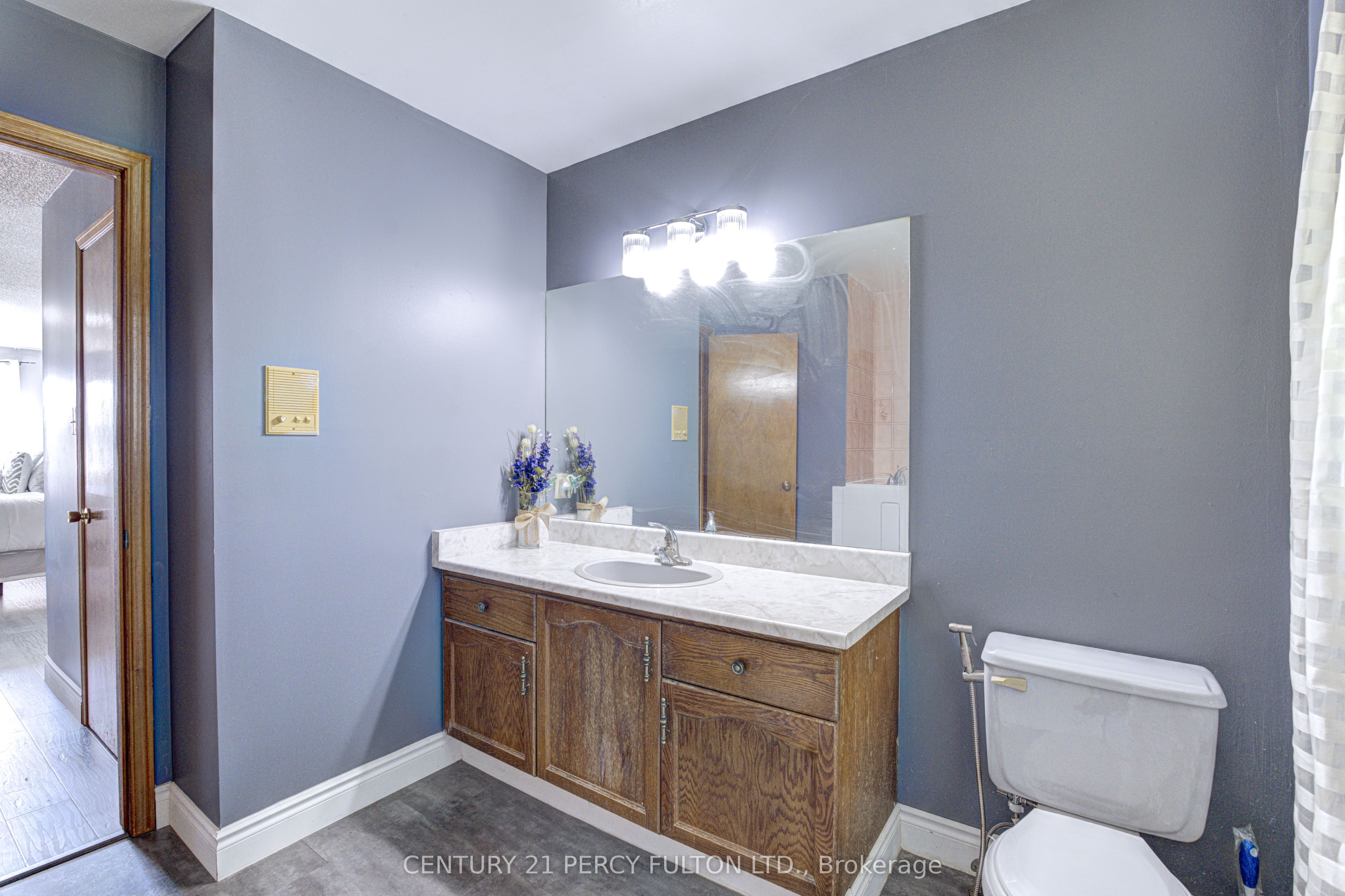 1042 Wetherby Lane Property Photo 28