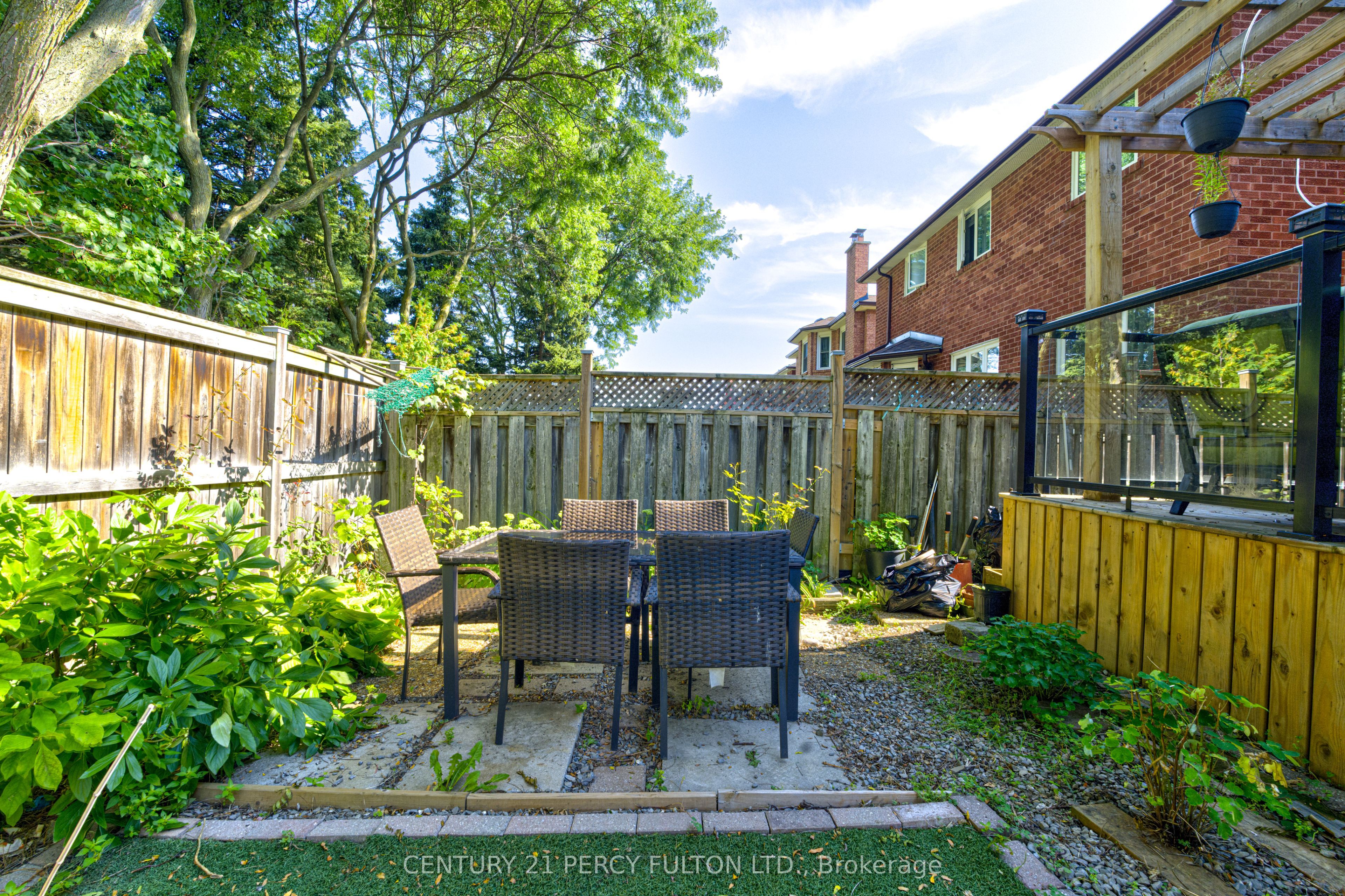 1042 Wetherby Lane Property Photo 40