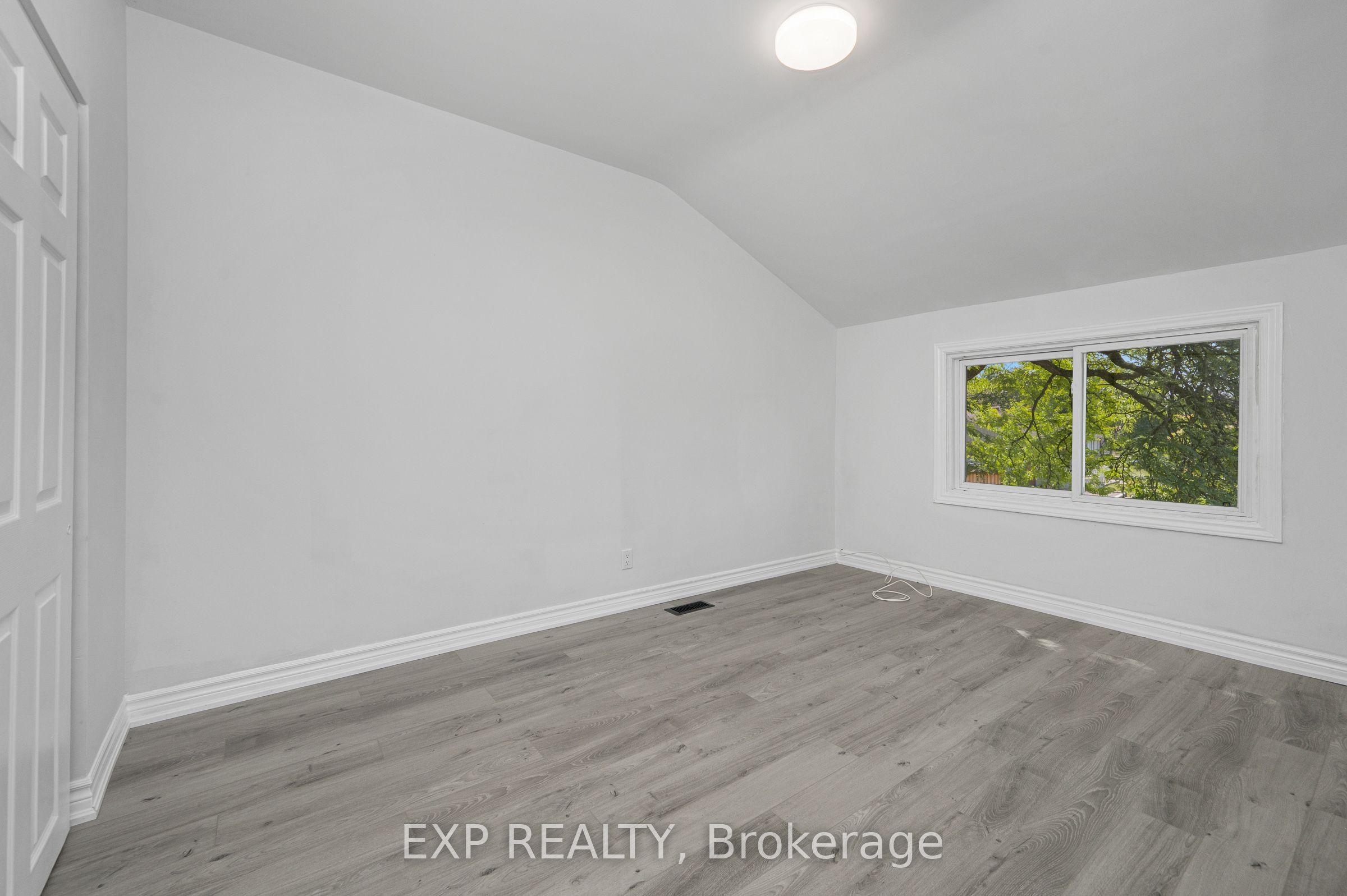 132 Heslop Road Property Photo 23