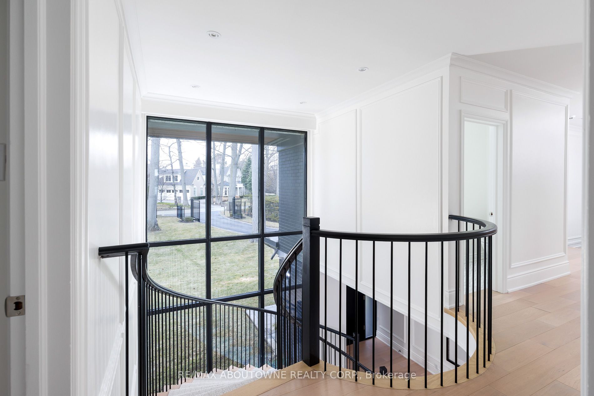 3 Ennisclare Drive E Property Photo 27