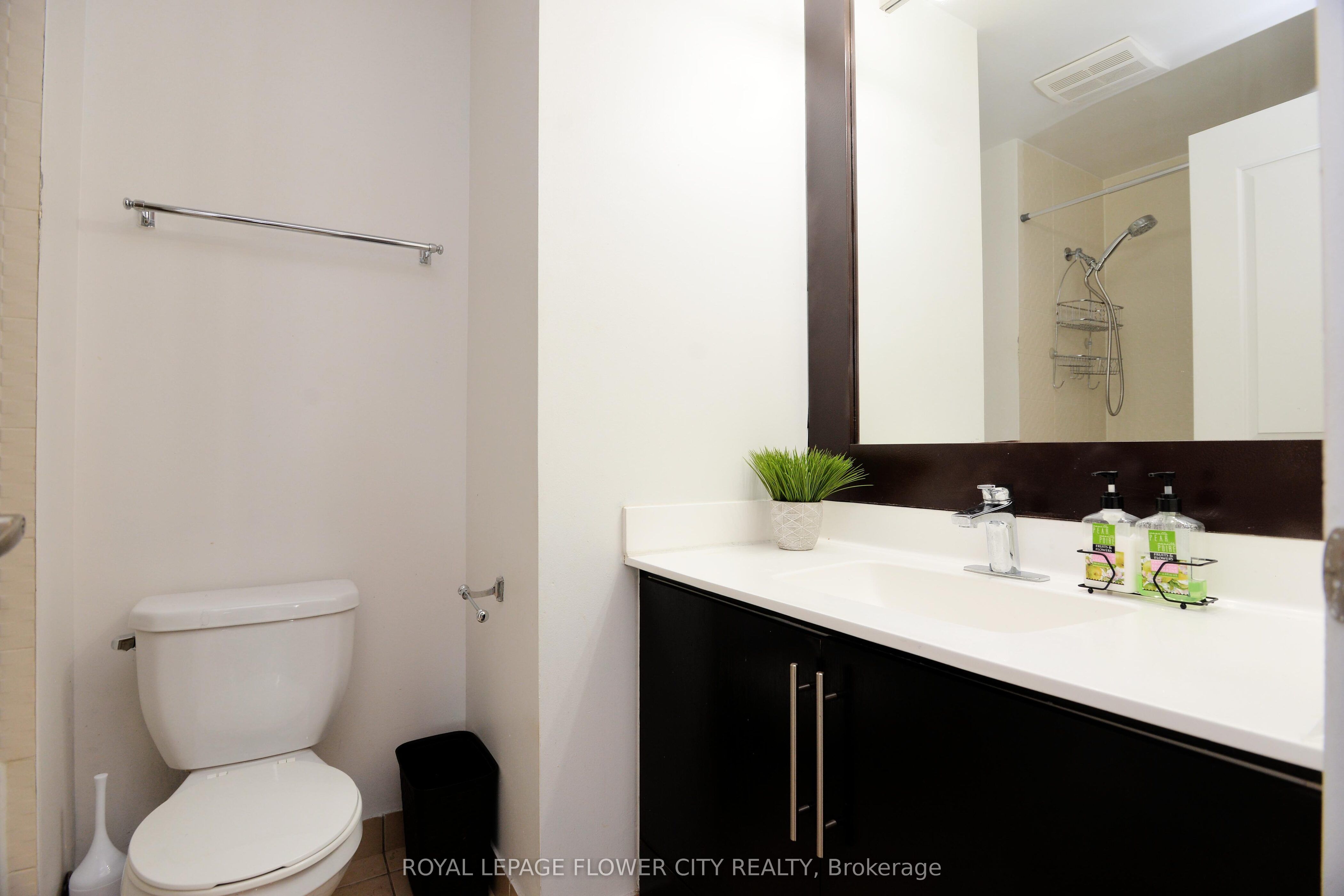 330 Burnhamthorpe Road W 1902 Property Photo 23