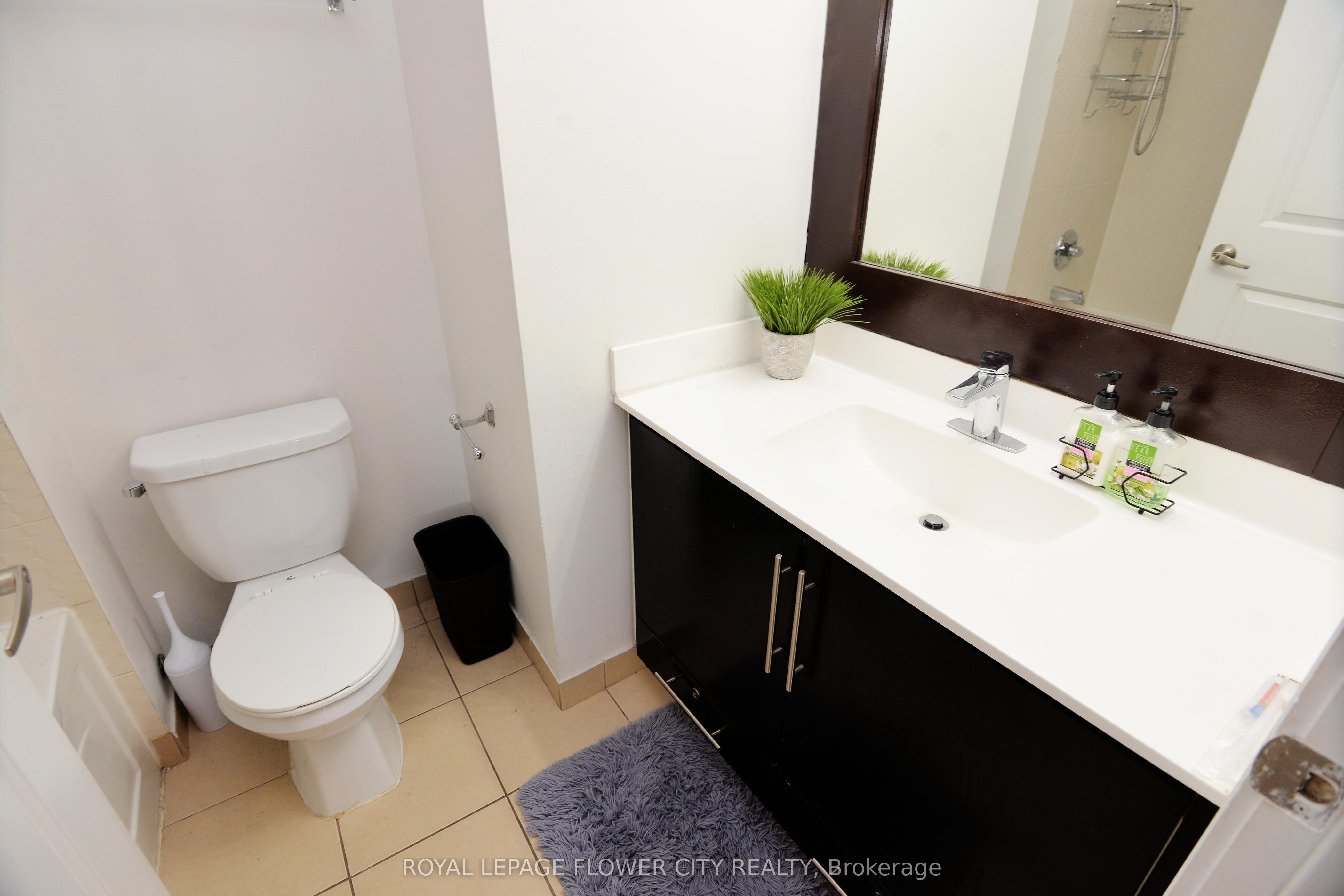 330 Burnhamthorpe Road W 1902 Property Photo 24