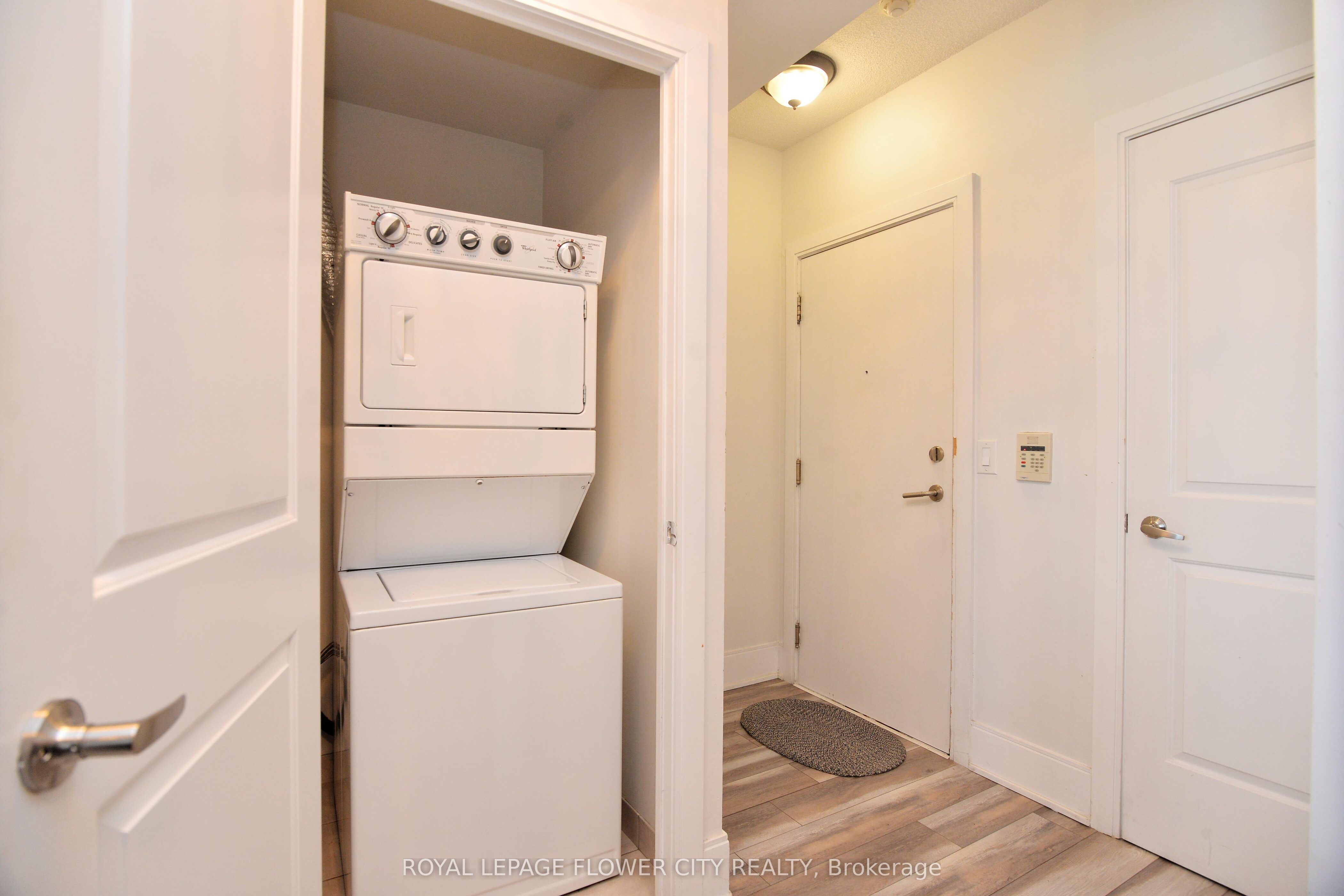 330 Burnhamthorpe Road W 1902 Property Photo 27