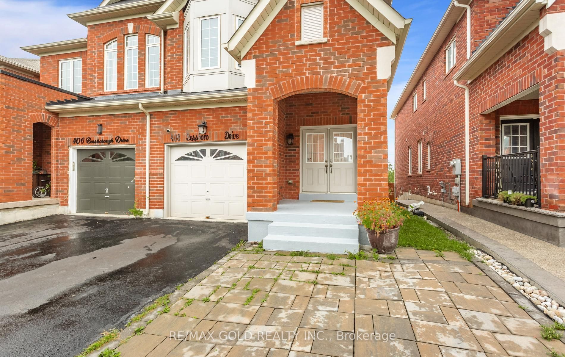 408 Bessborough Drive Property Photo 4