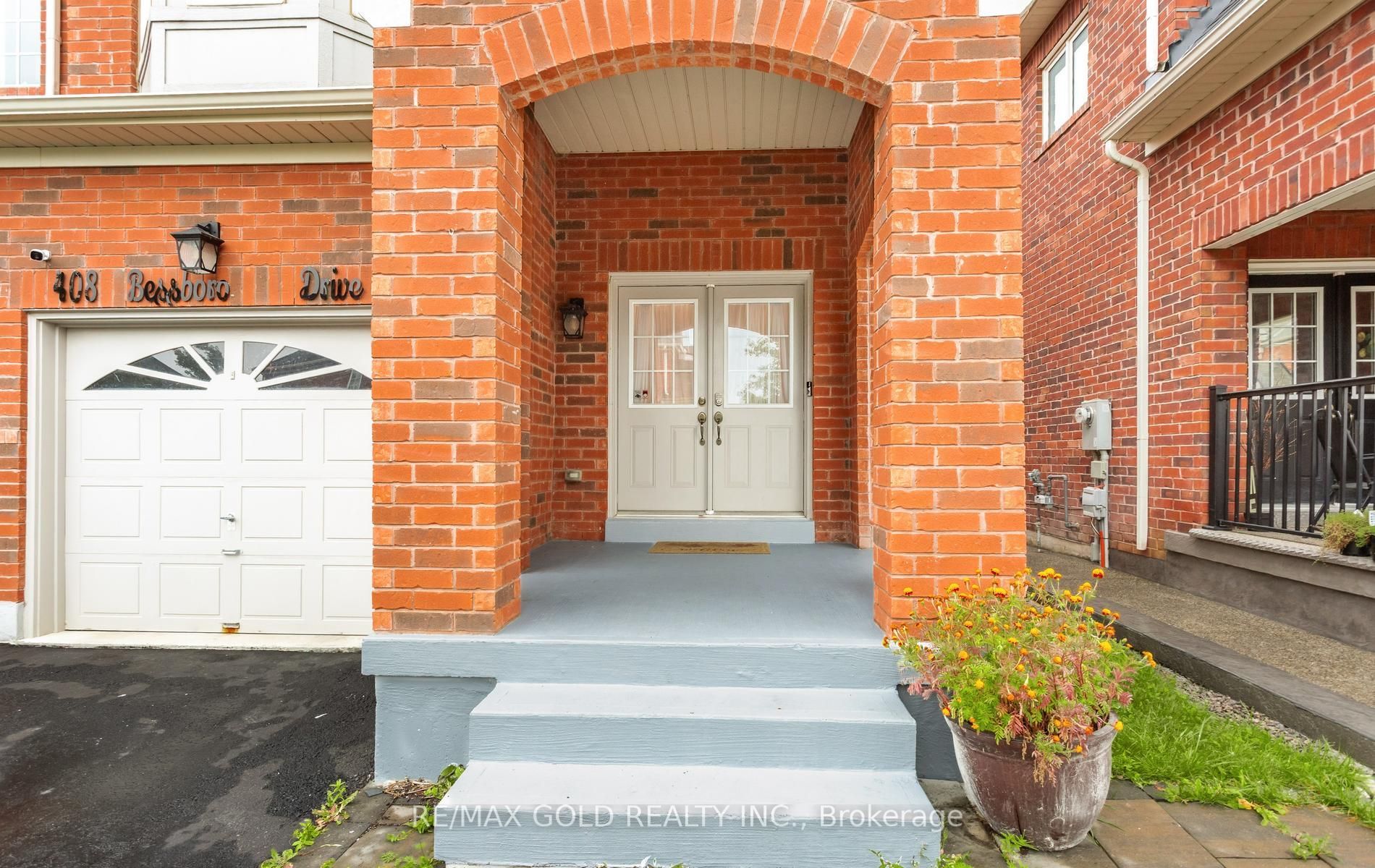 408 Bessborough Drive Property Photo 5