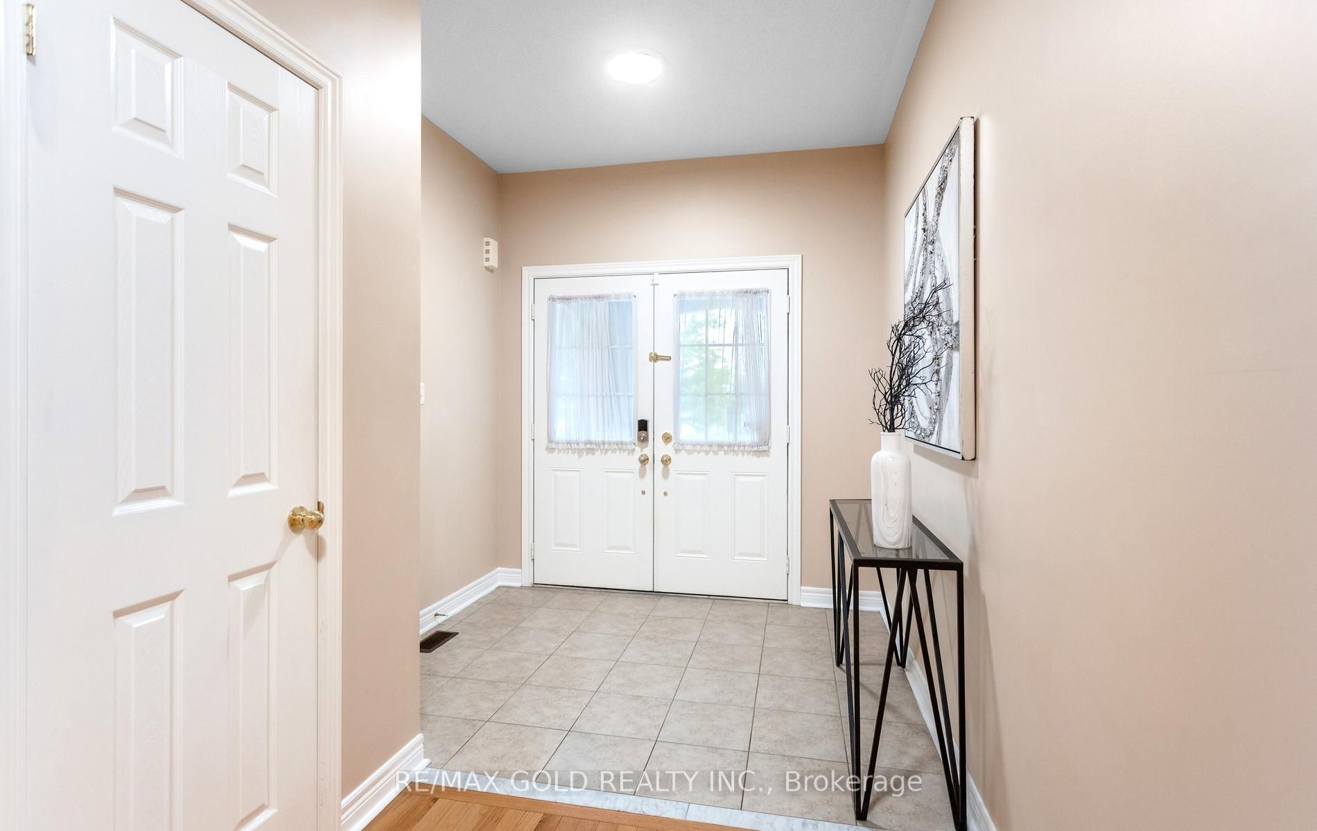 408 Bessborough Drive Property Photo 7