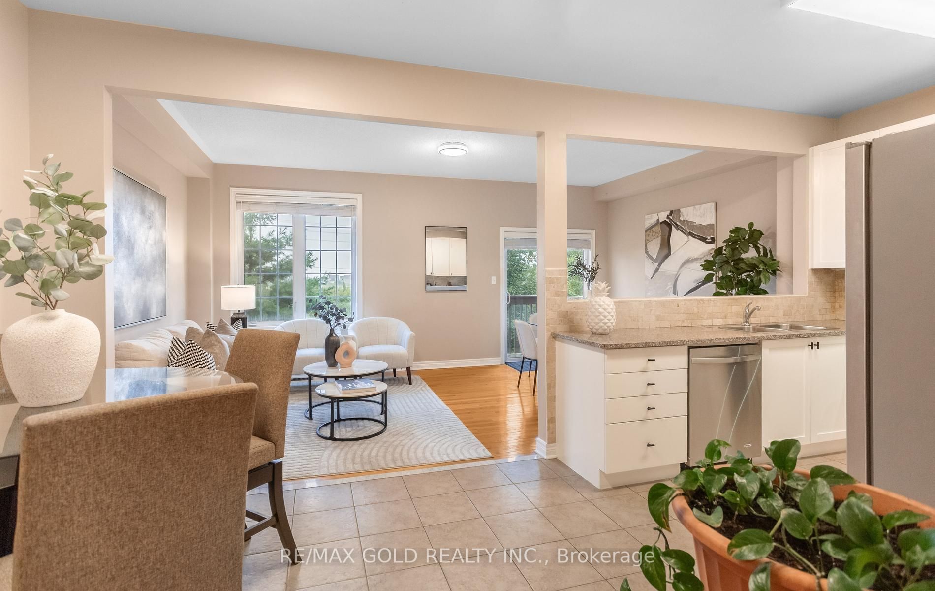 408 Bessborough Drive Property Photo 14