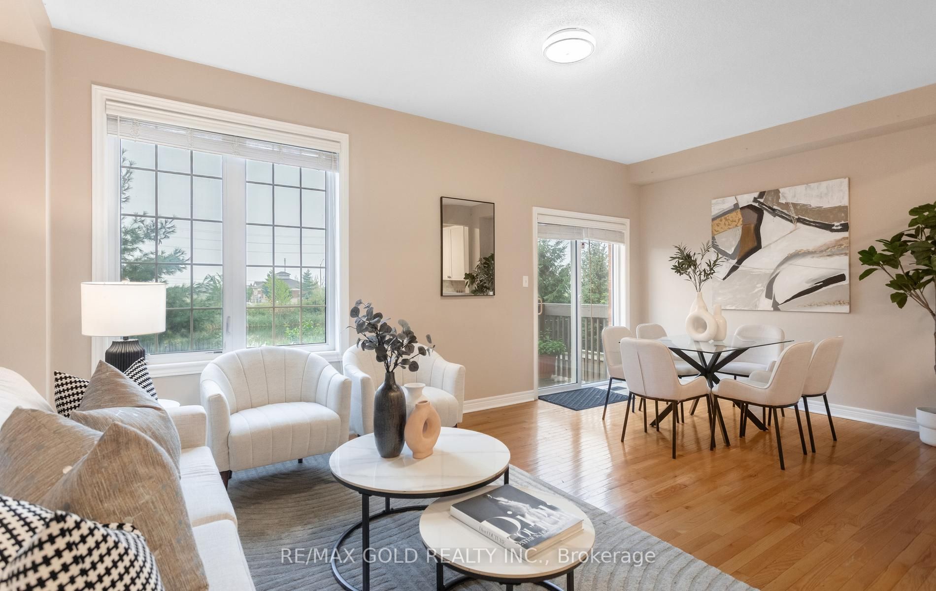 408 Bessborough Drive Property Photo 16