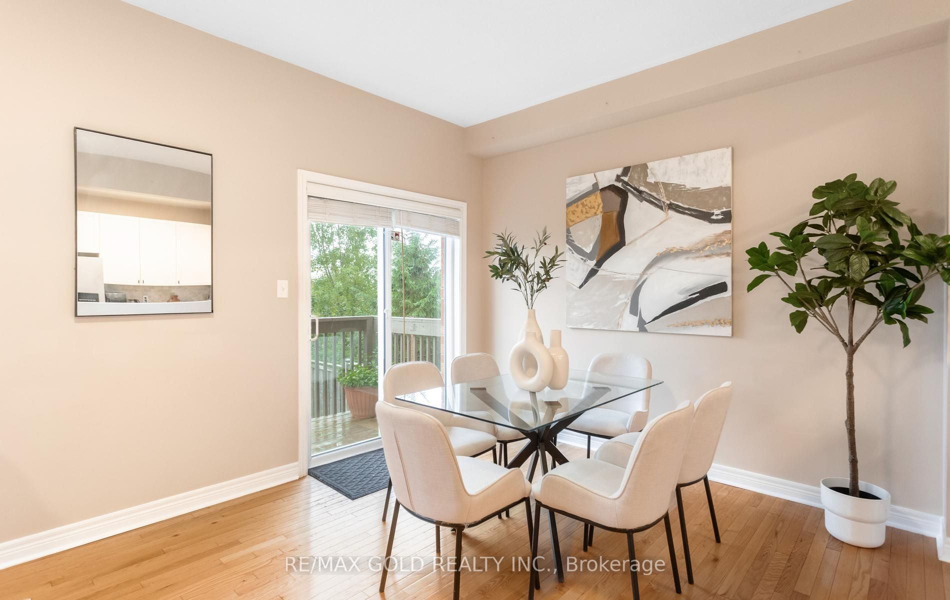 408 Bessborough Drive Property Photo 21