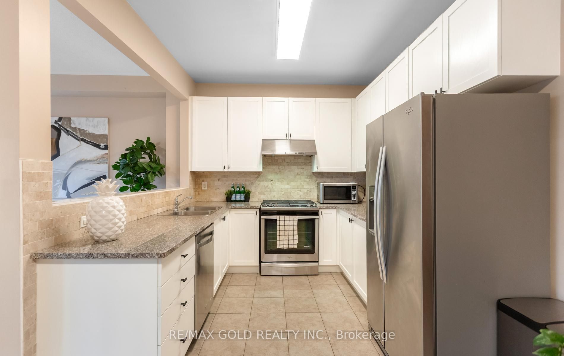 408 Bessborough Drive Property Photo 28