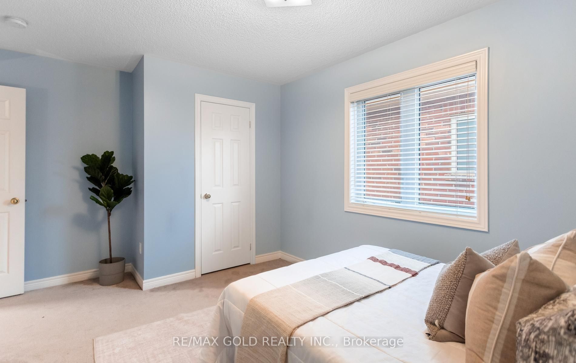 408 Bessborough Drive Property Photo 41