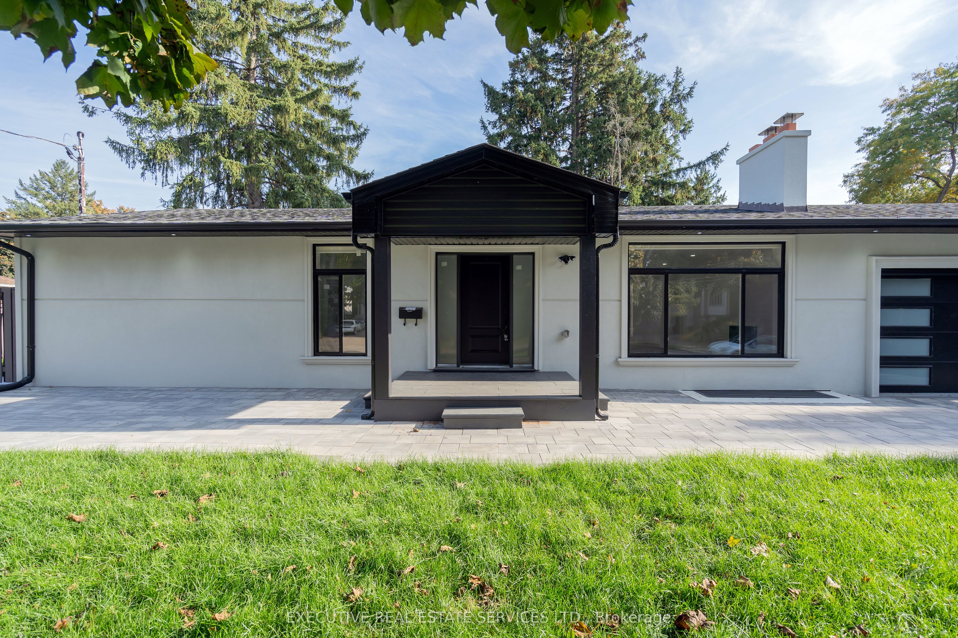 646 Sequin Crescent Property Photo 8