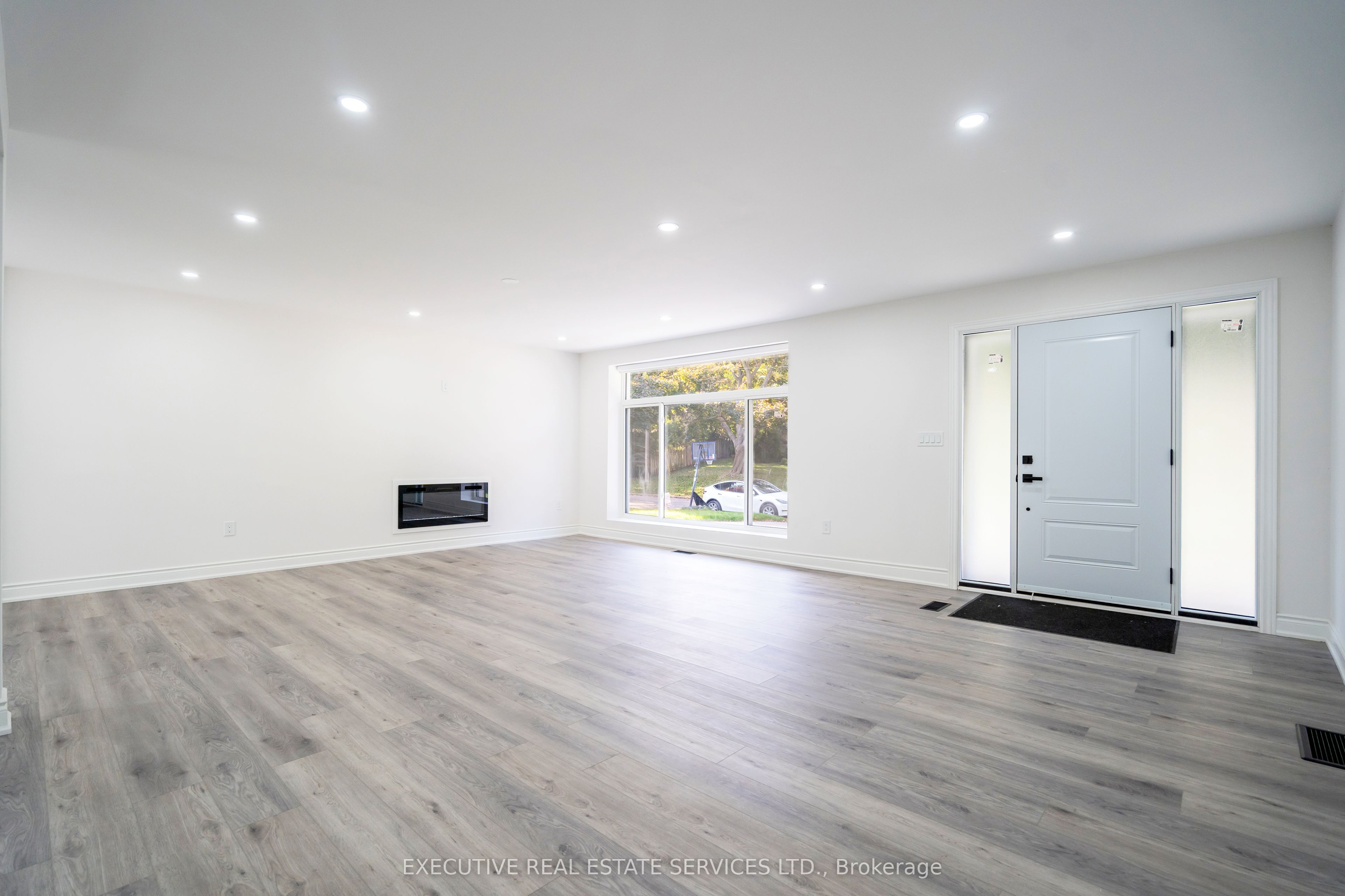 646 Sequin Crescent Property Photo 12