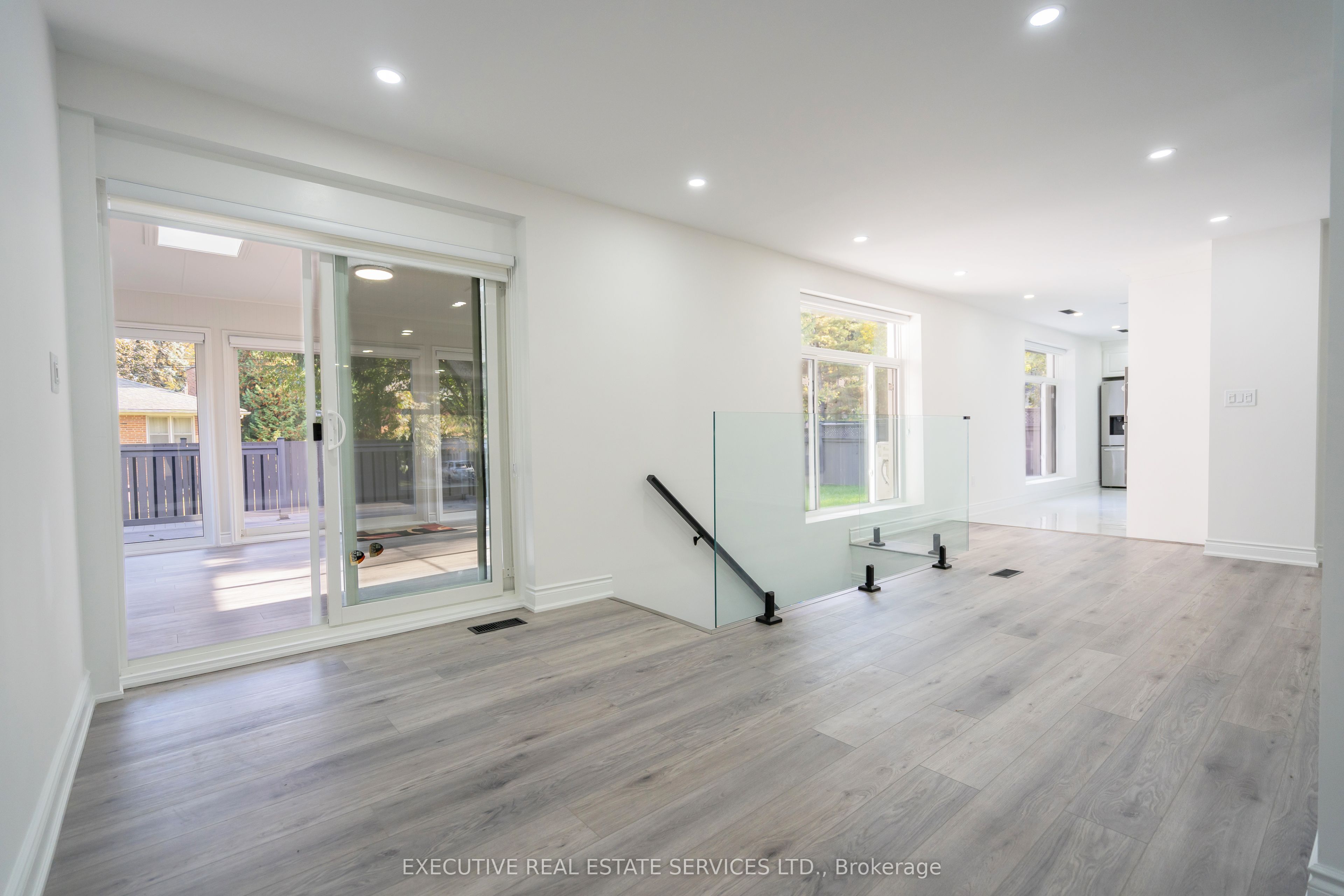 646 Sequin Crescent Property Photo 13