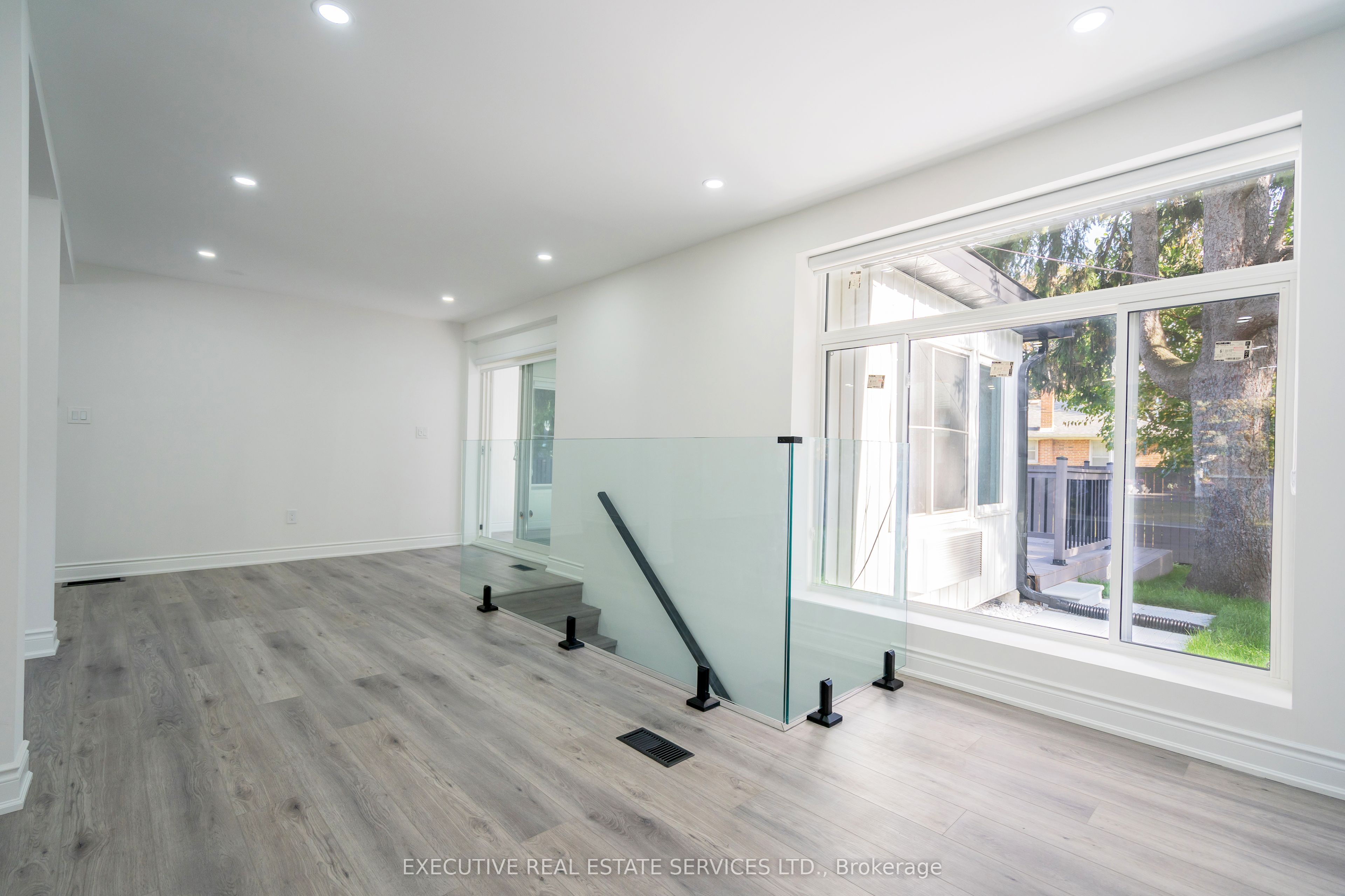 646 Sequin Crescent Property Photo 14