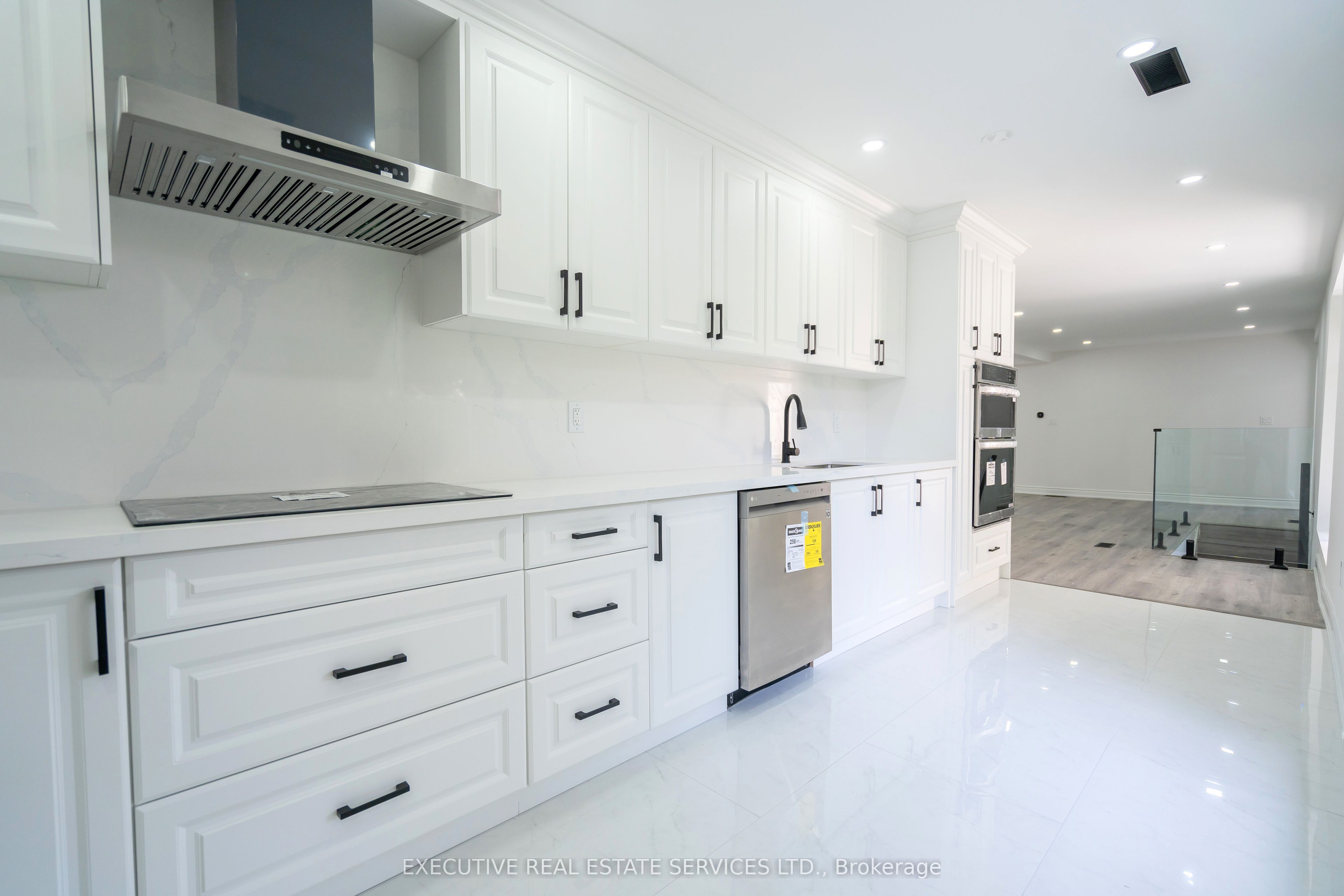 646 Sequin Crescent Property Photo 16
